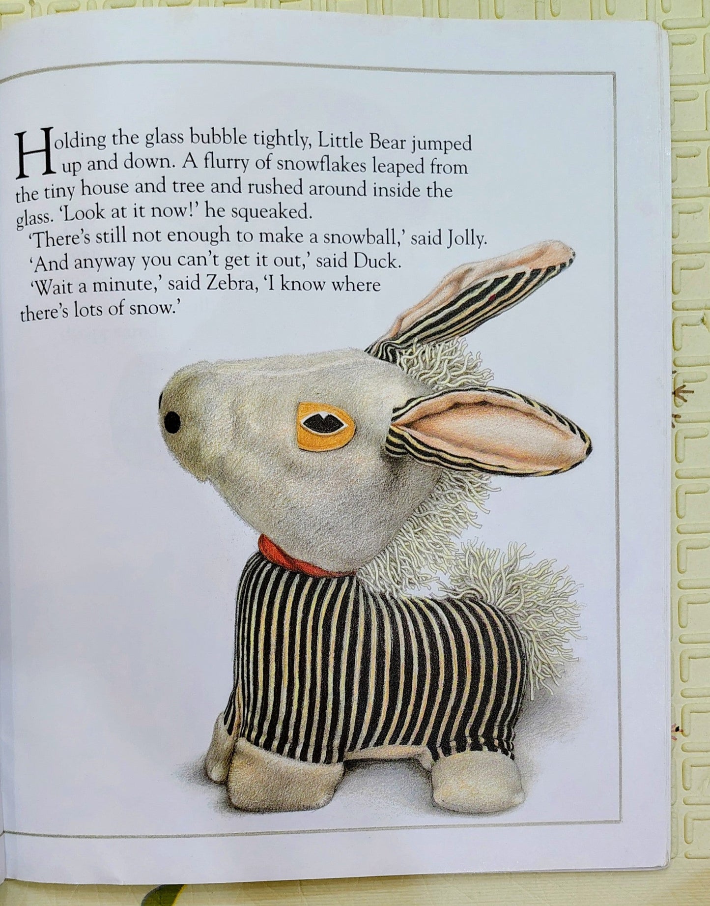 Jolly Snow by Jane Hissey | Red Fox