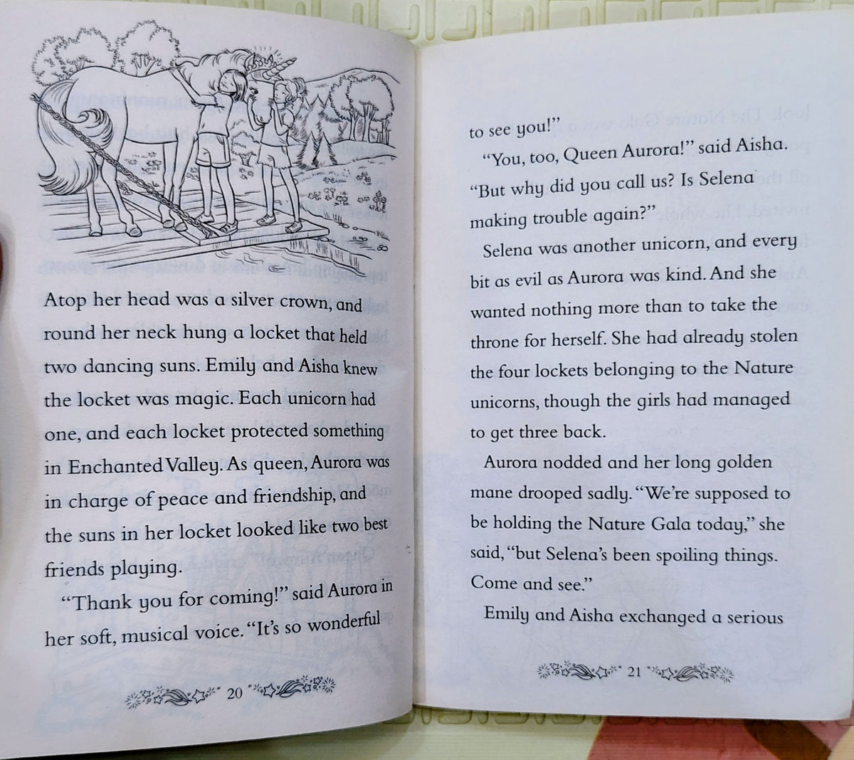 Unicorn Magic: Sparkles and Splash Meets the Mermaids by Julia Green | Hachette