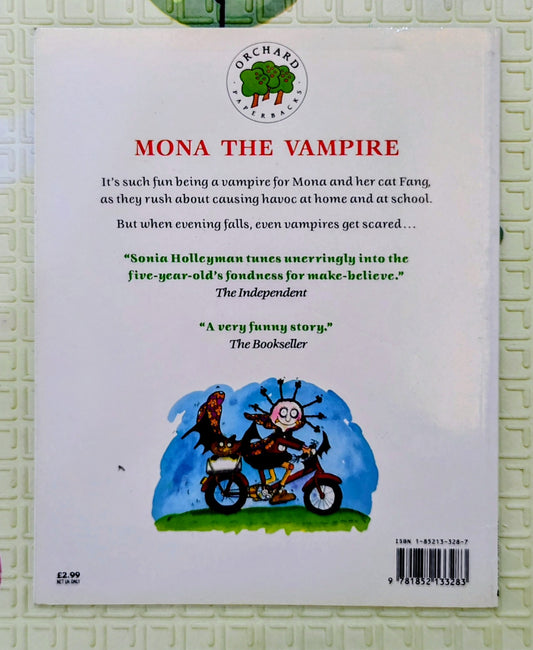 Mona the Vampire – Sonia Holleyman