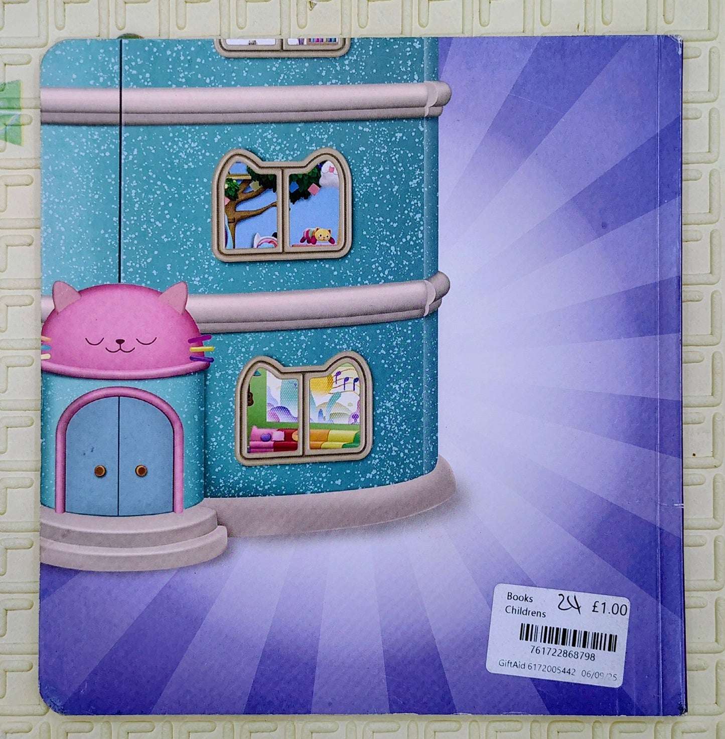 Gabby's Dollhouse: Hide-and-Seek in Cakey Cat's Kitchen