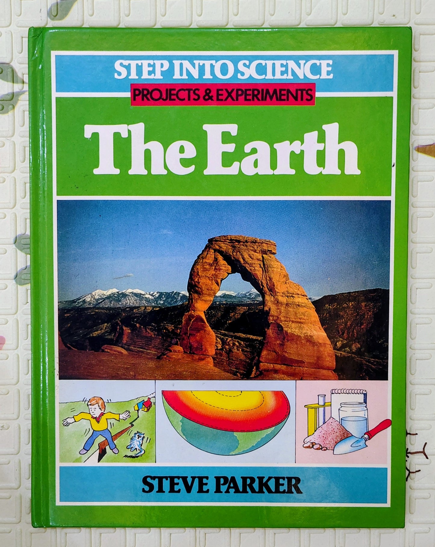 The Earth (Step Into Science) by Steve Parker | Illustrated by David Parr