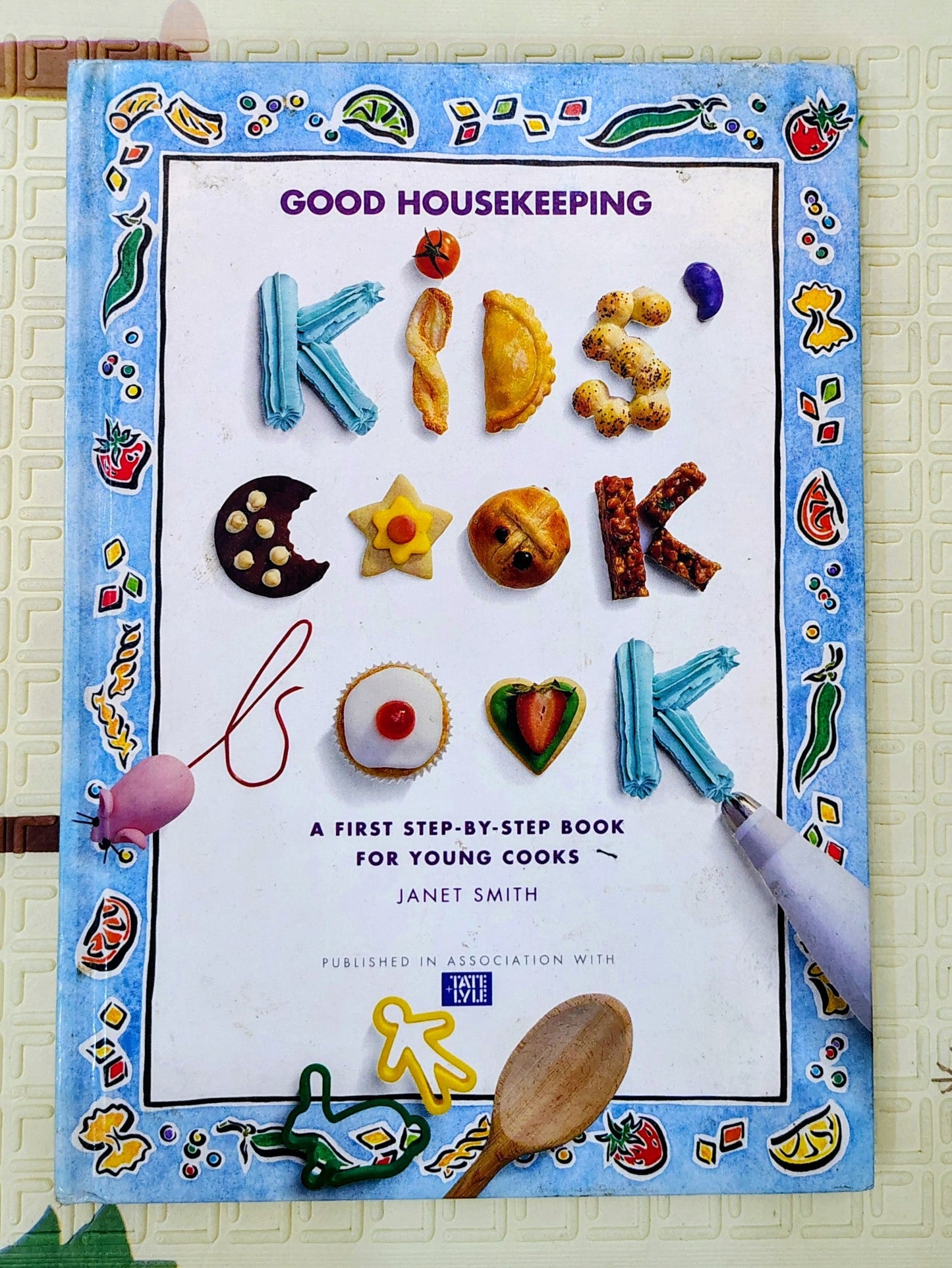 Good Housekeeping Kids' Cook Book by Janet Smith