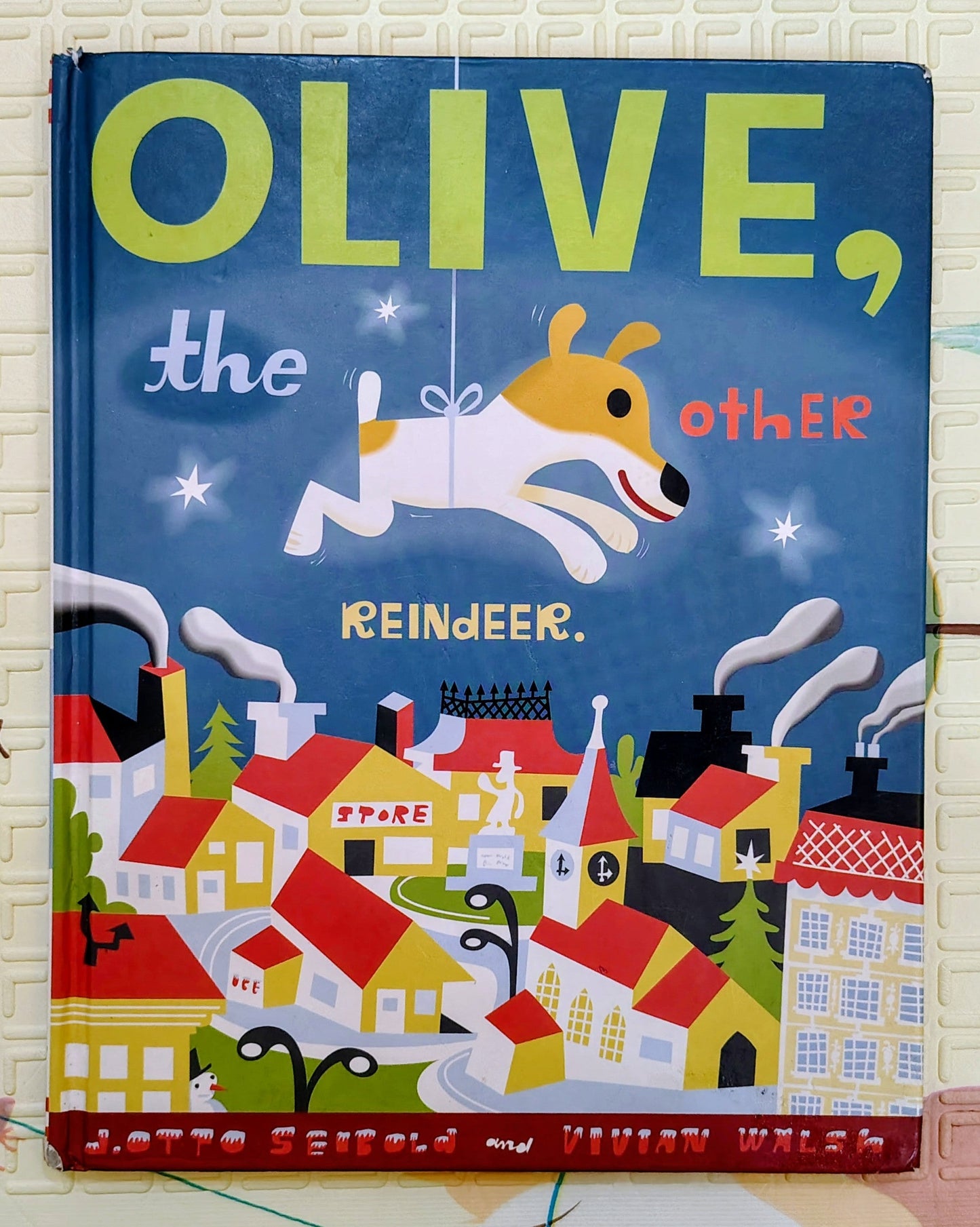Olive, the Other Reindeer by Vivian Walsh and J. Otto