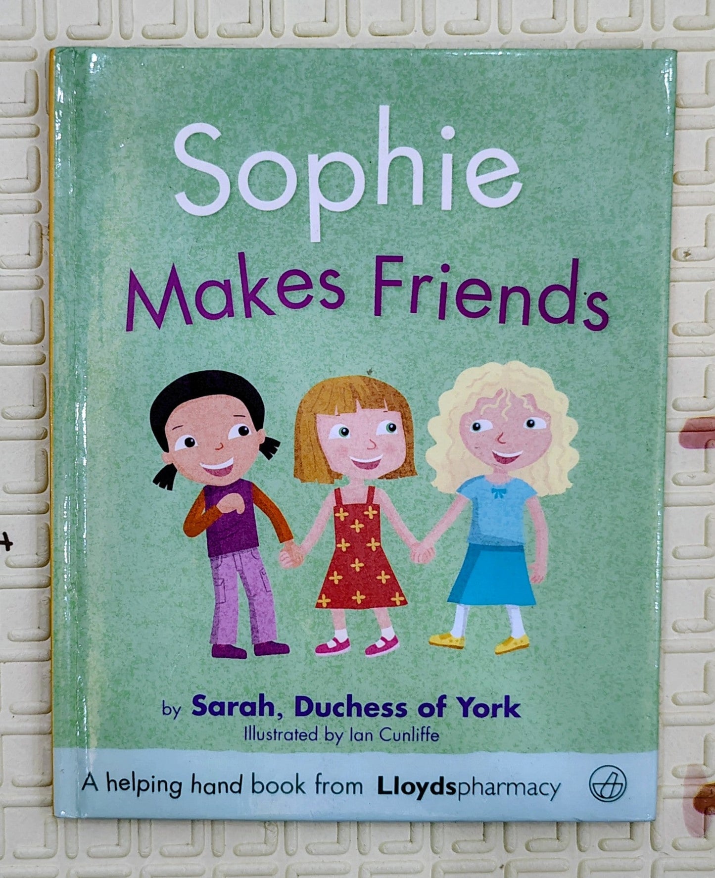 Sophie Makes Friends by Sarah, Duchess of York