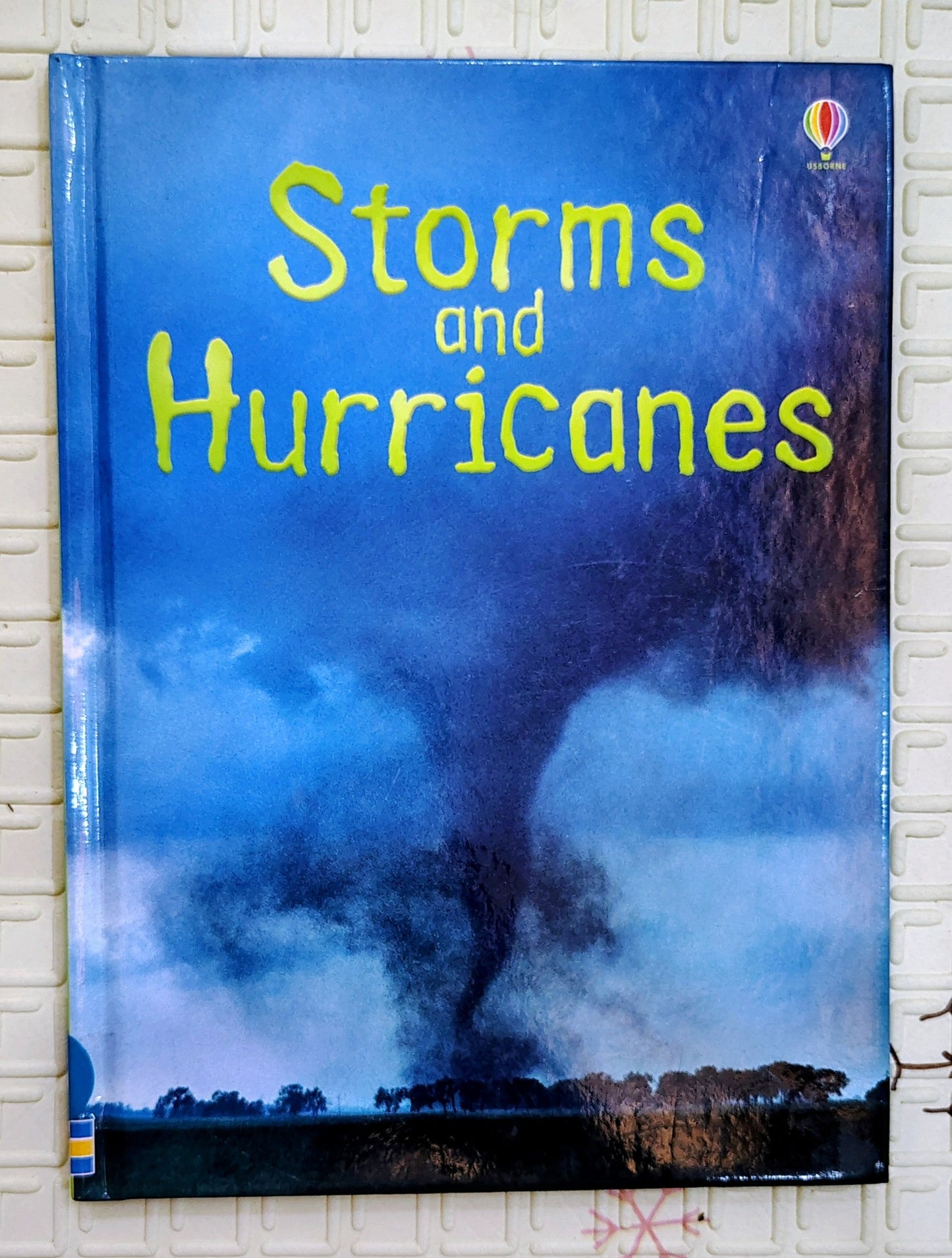 Storms and Hurricanes by Usborne