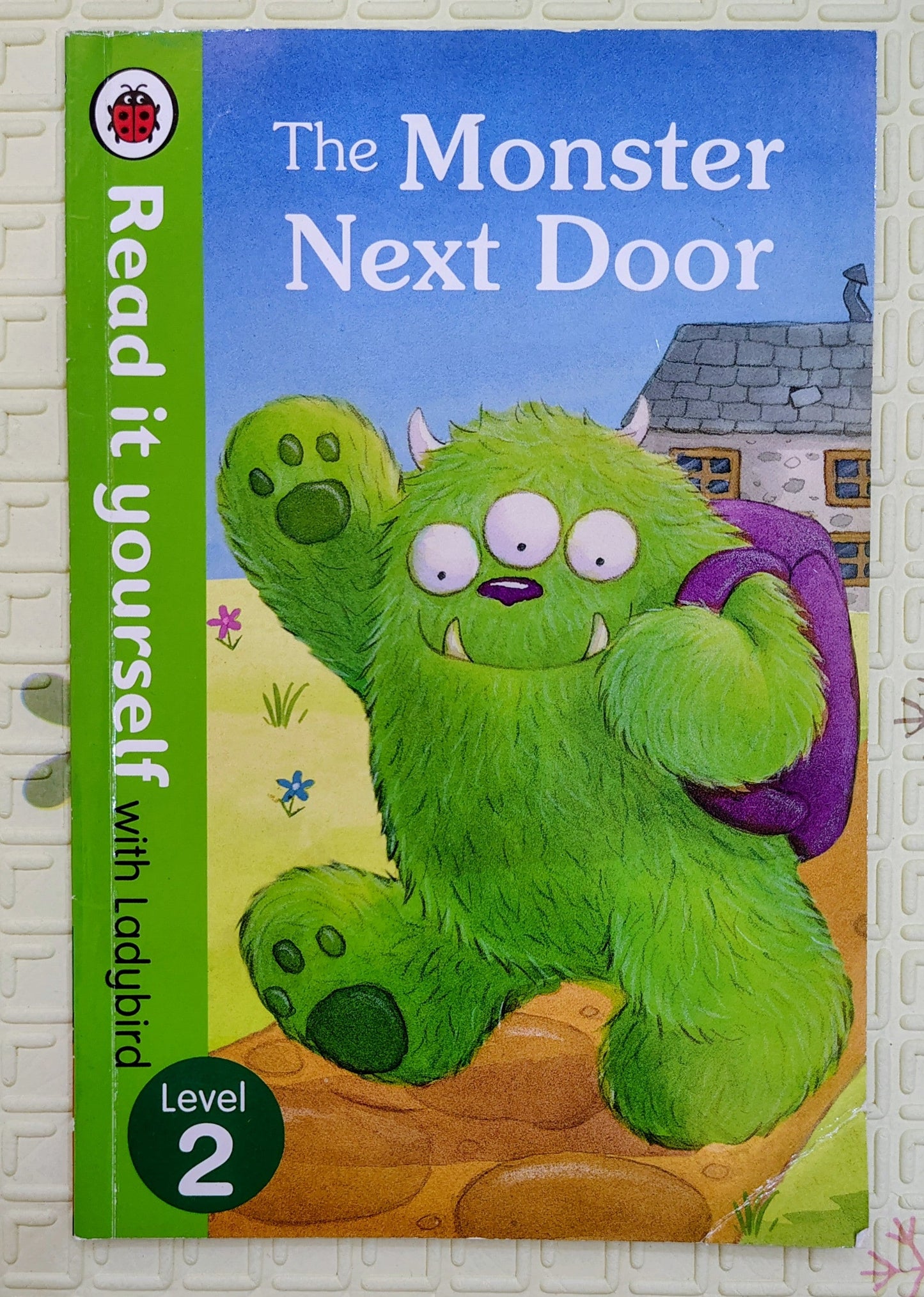 The Monster Next Door | Read yourself with Ladybird Level 2