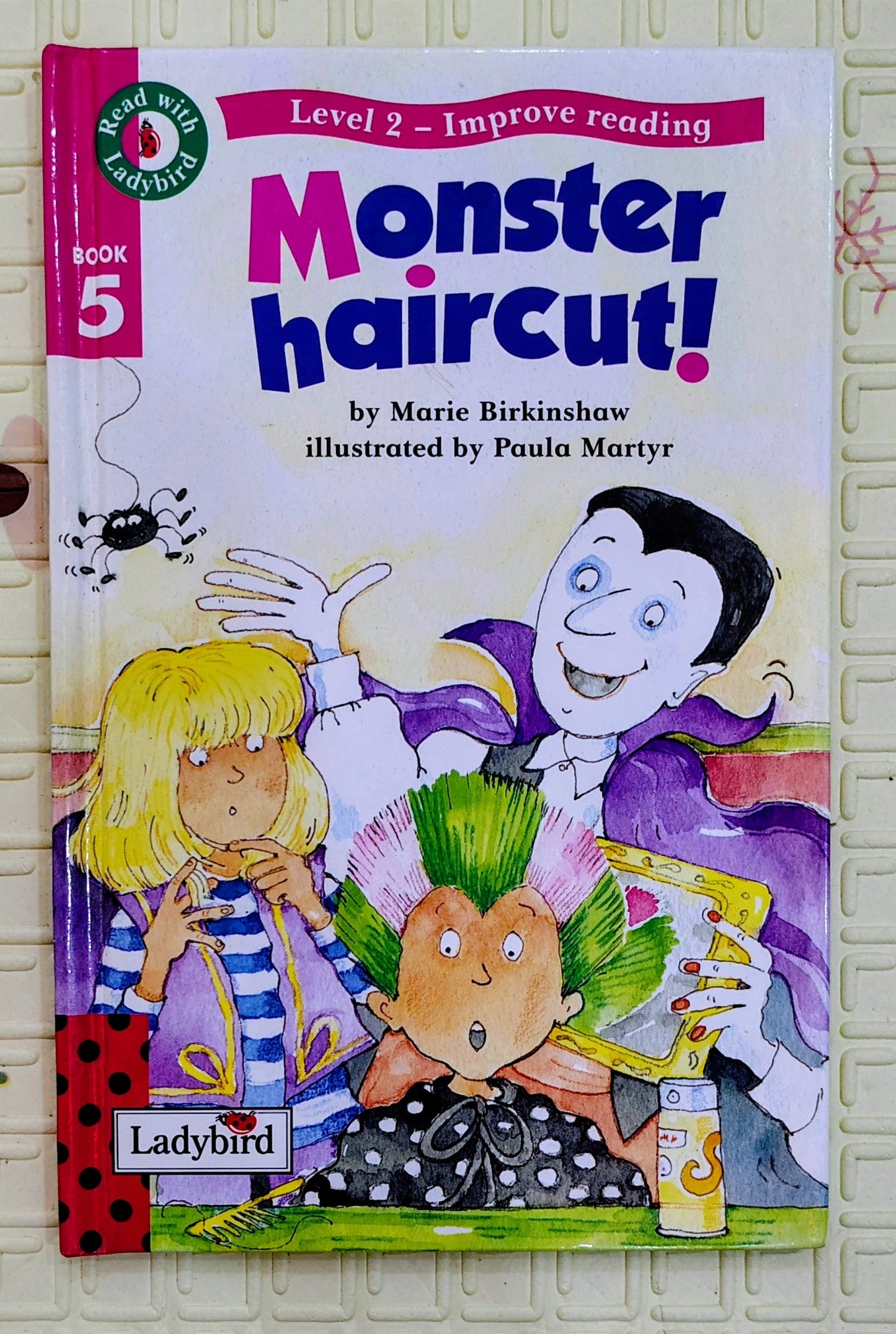 Monster Haircut! by Marie Birkinshaw | Read with Ladybird Level 2