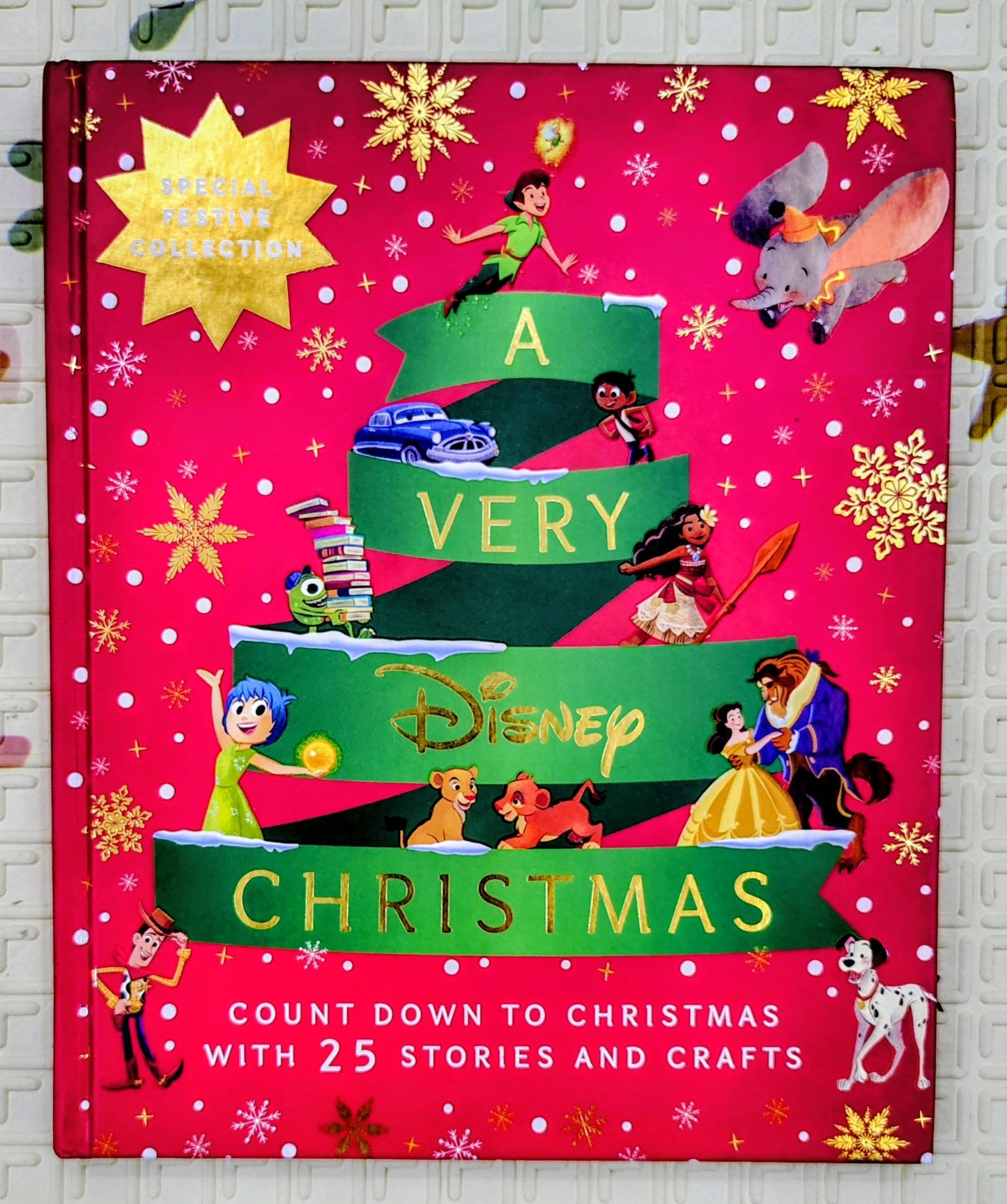 A Very Disney Christmas | 25 Disney Stories