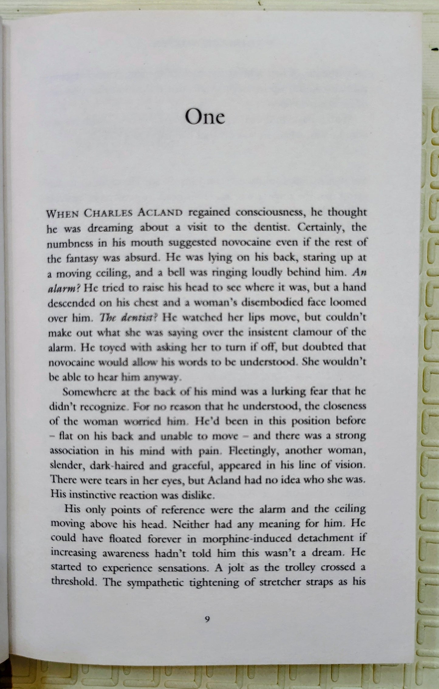 The Chameleon's Shadow by Minette Walters | Number One Bestseller
