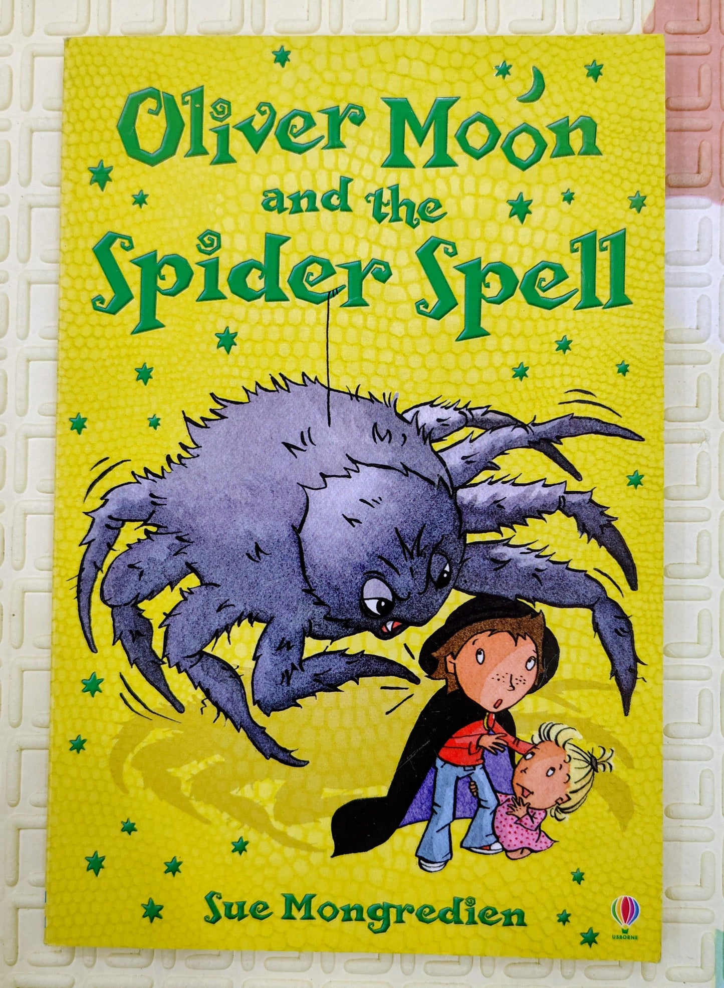Oliver Moon and the Spider Spell by Sue Mongredien | Scholastic