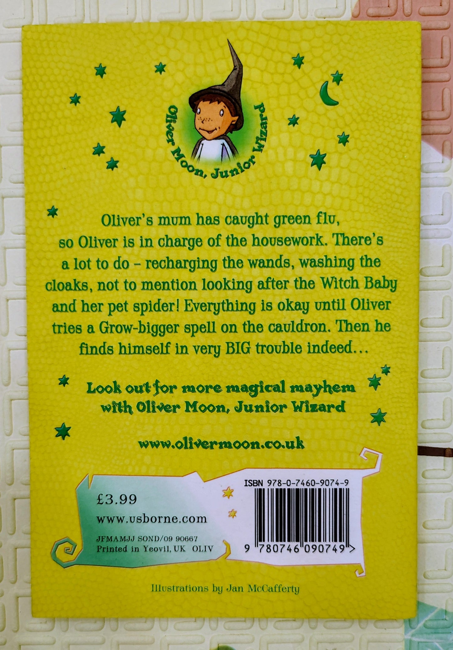 Oliver Moon and the Spider Spell by Sue Mongredien | Scholastic