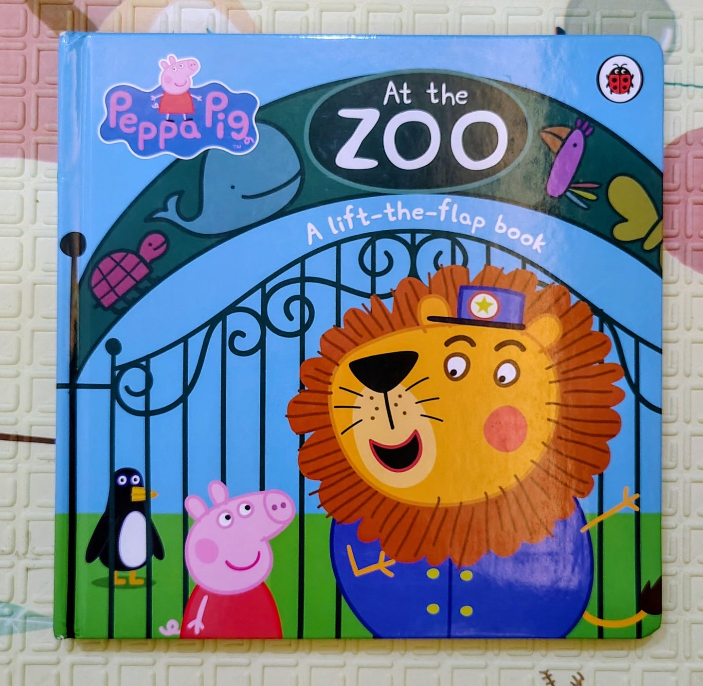 Peppa Pig: At the Zoo | Ladybird | Lift the Flap