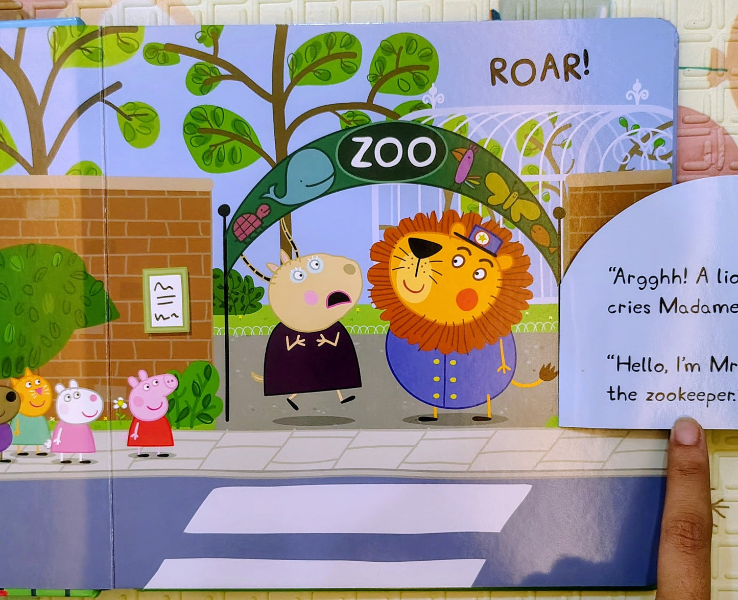 Peppa Pig: At the Zoo | Ladybird | Lift the Flap