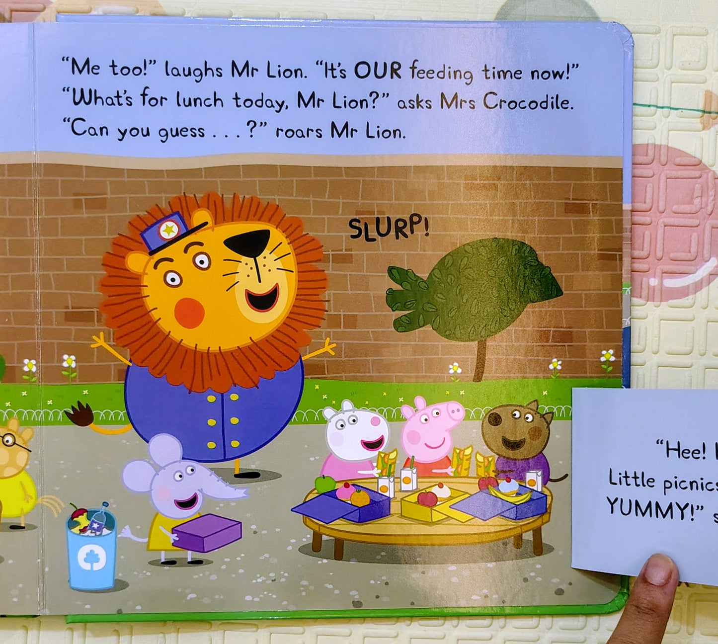 Peppa Pig: At the Zoo | Ladybird | Lift the Flap