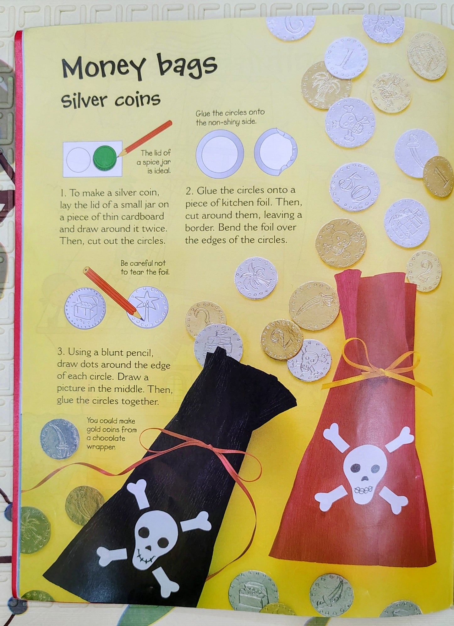 Pirate things to make and do by Usborne