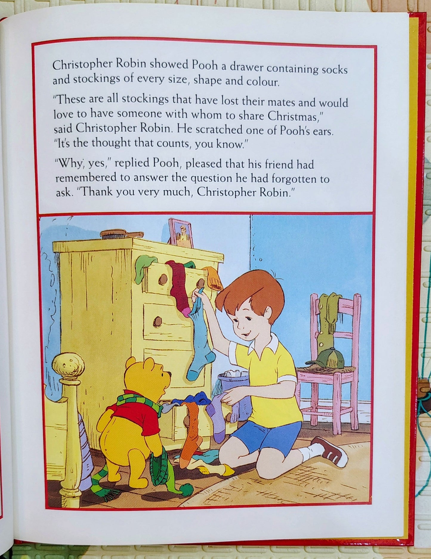 Winnie the Pooh's Christmas by Disney | Ladybird
