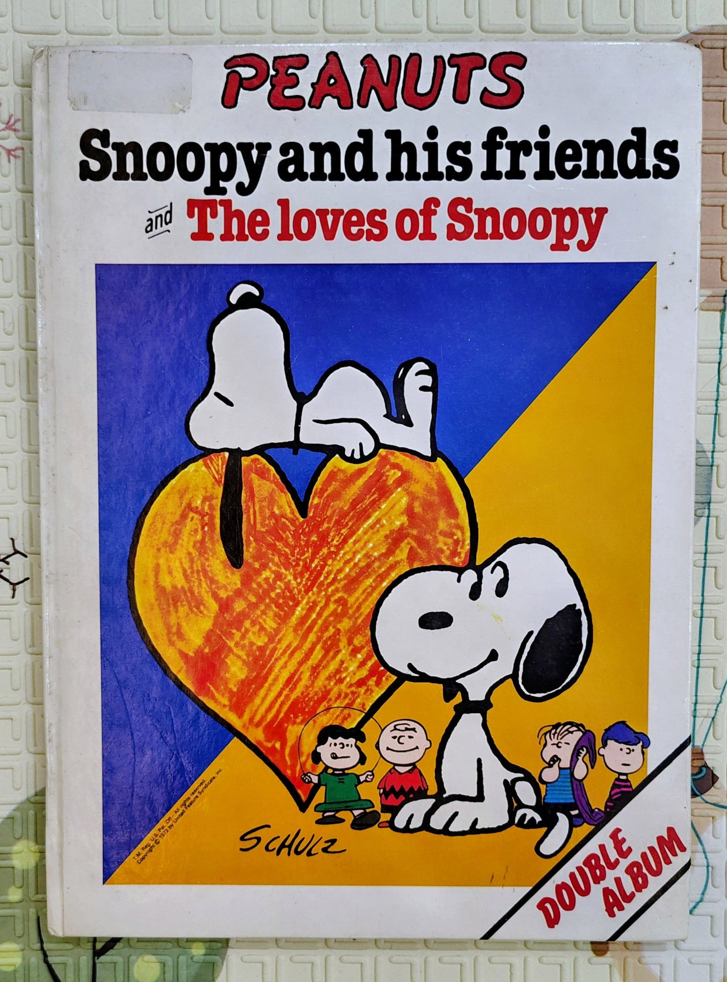Peanuts: Snoopy and his friends and The loves of Snoopy by Charles M. Schulz | Graphic Novel