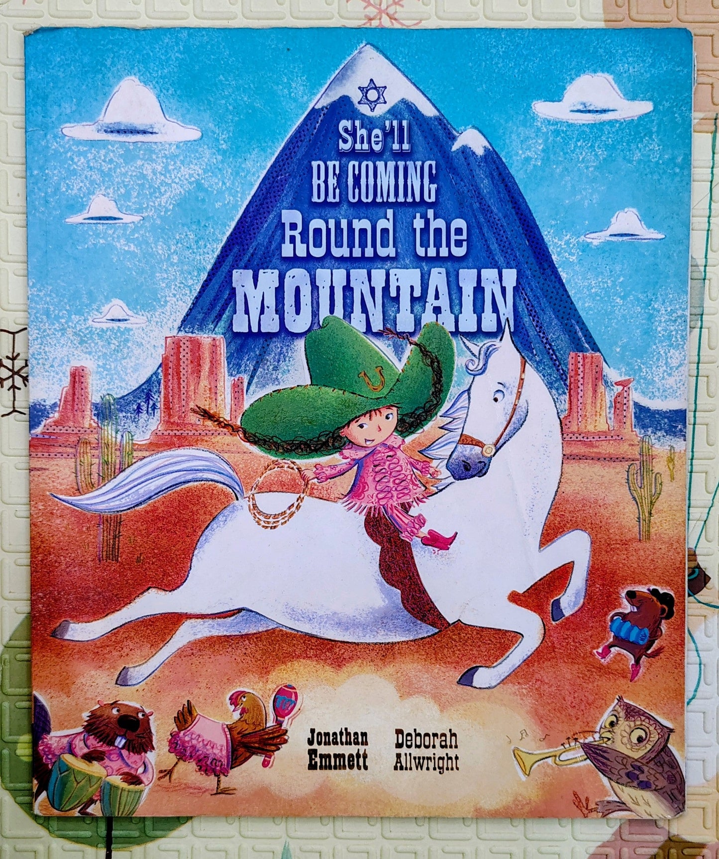 She'll Be Coming Round the Mountain by Jonathan Emmett | Egmont