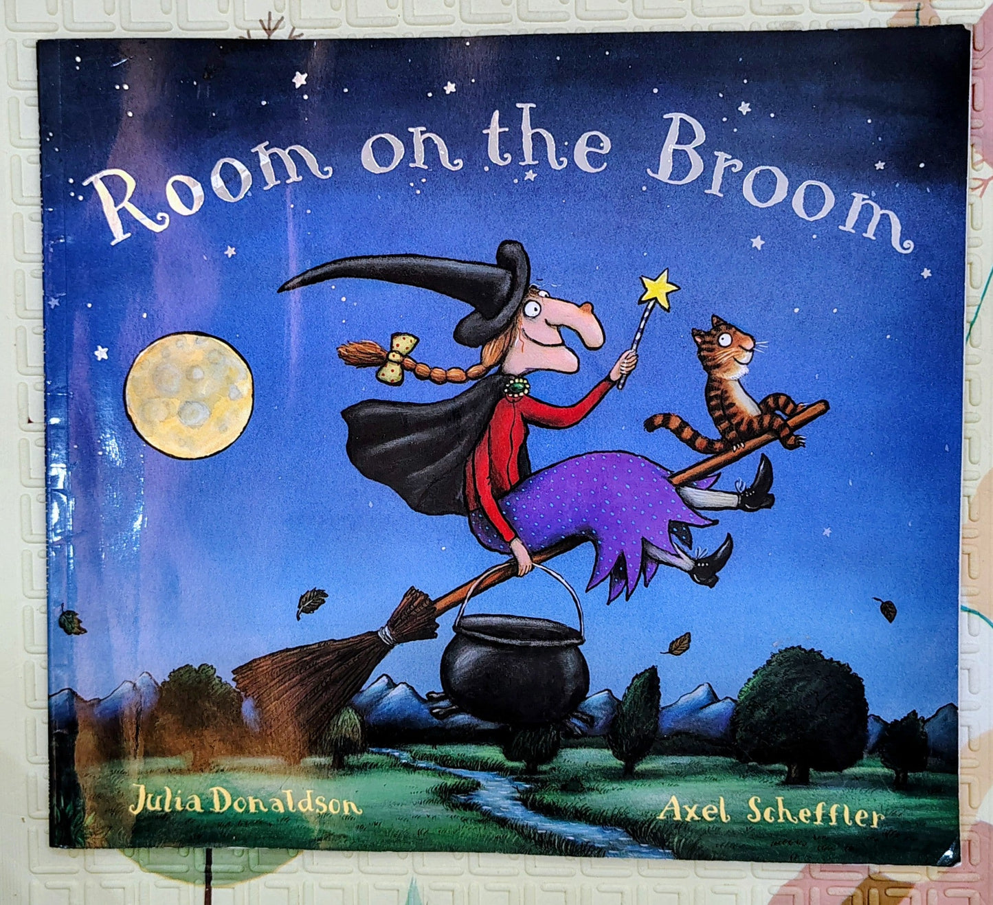 Room on the Broom by Julia Donaldson and Axel Scheffler| Macmillan