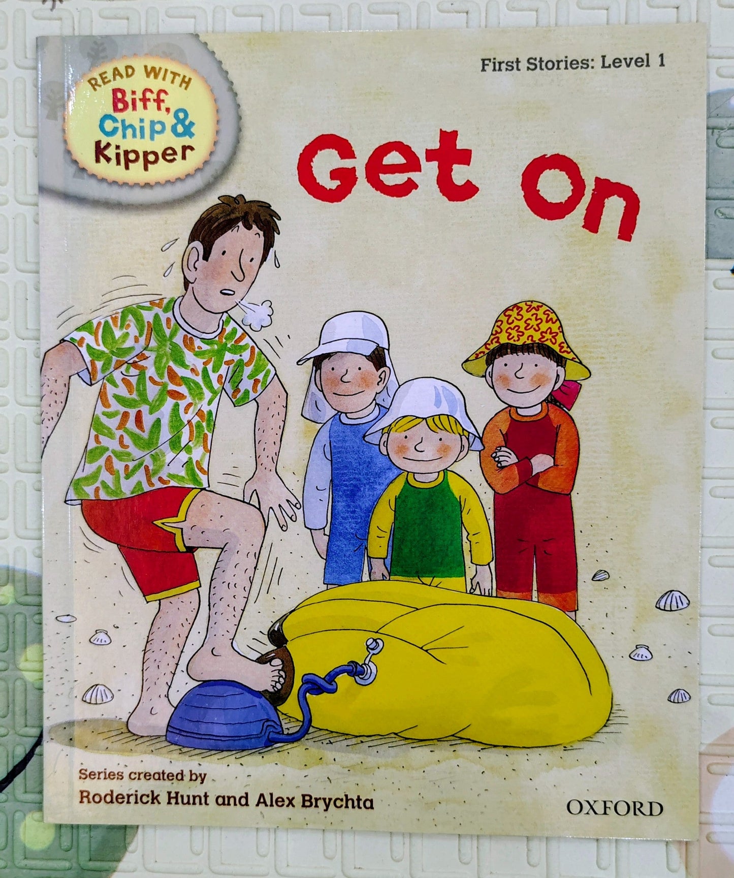 Get On by Roderick Hunt and Alex Brychta | Oxford Reading Level 1