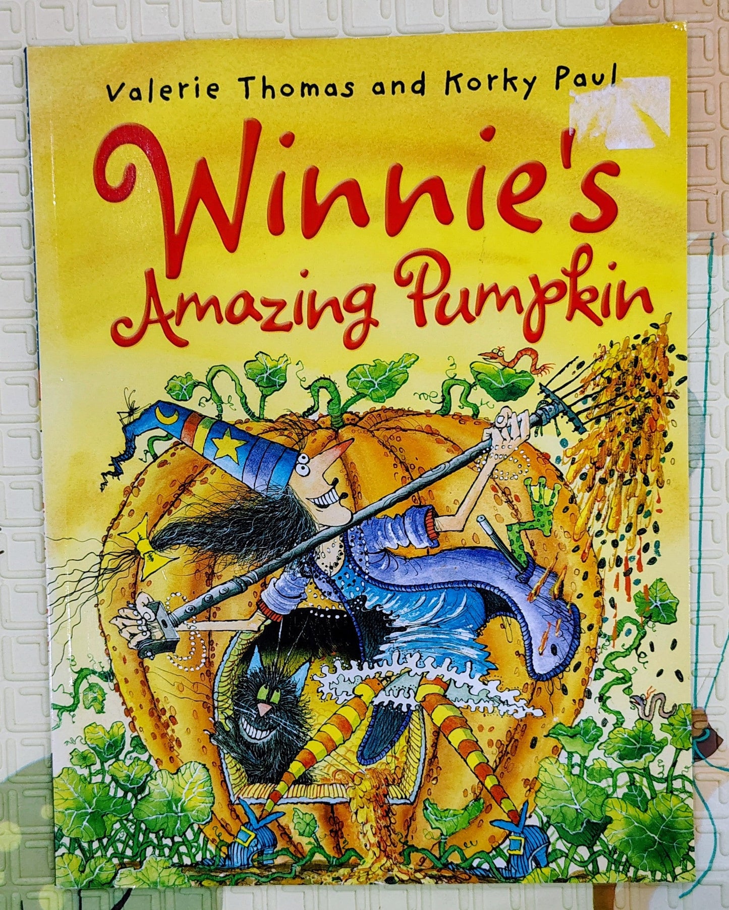 Winnie's Amazing Pumpkin by Valerie Thomas and Korky Paul | Oxford