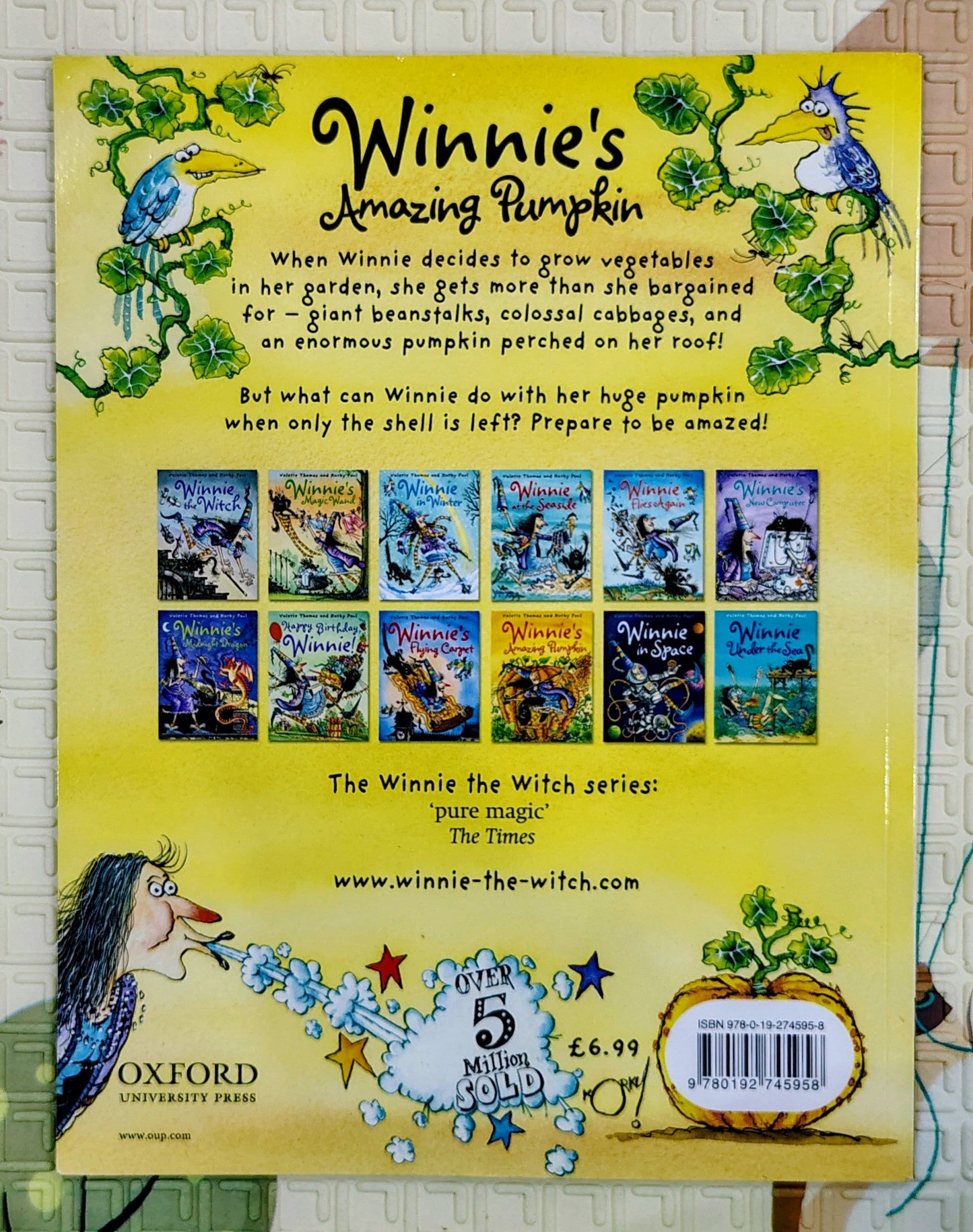 Winnie's Amazing Pumpkin by Valerie Thomas and Korky Paul | Oxford