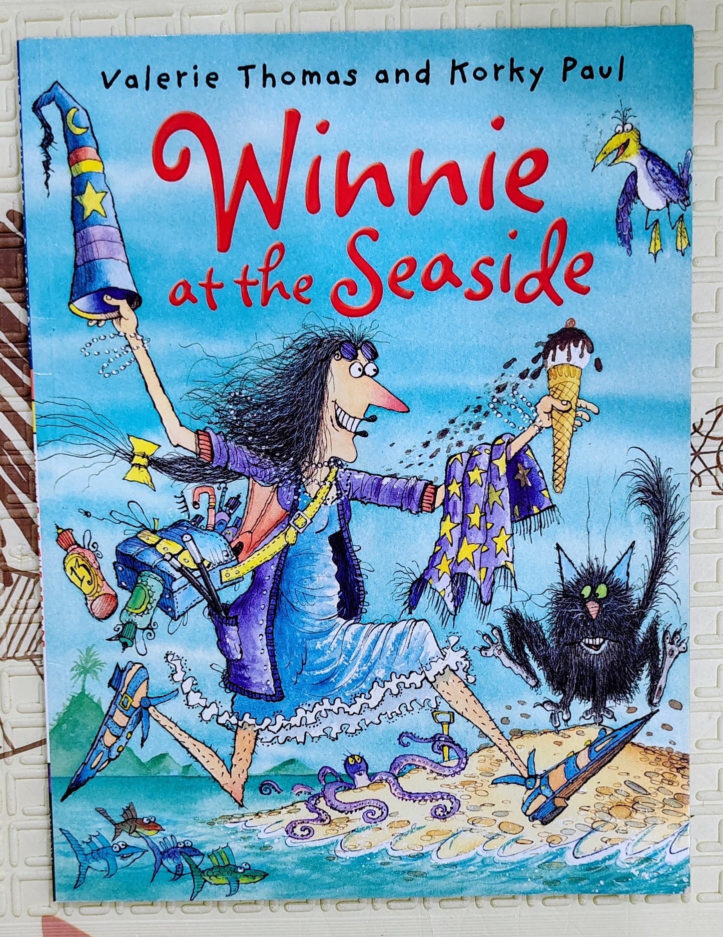 Winnie at the Seaside by Valerie Thomas and Korky Paul | Oxford Press