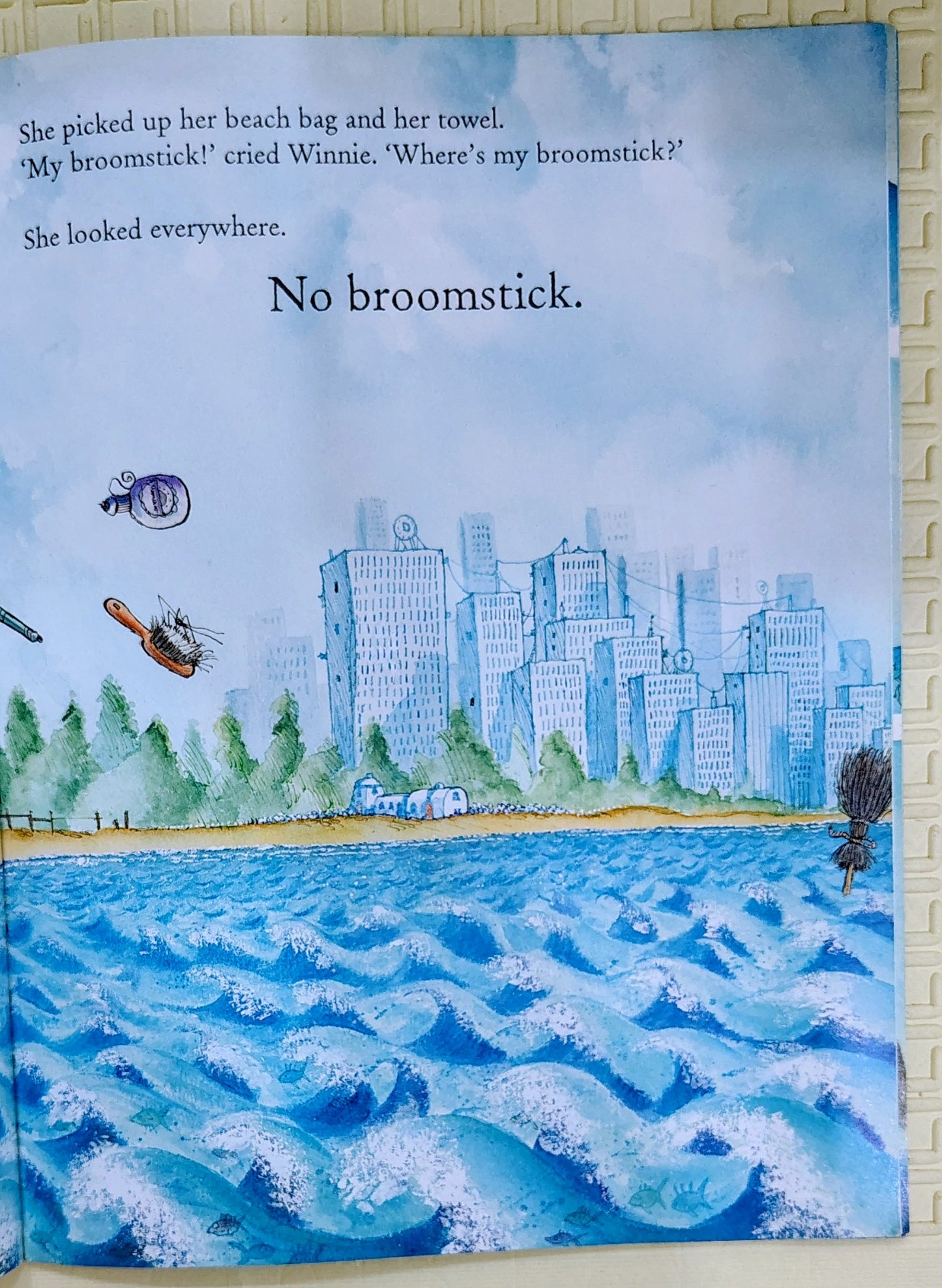 Winnie at the Seaside by Valerie Thomas and Korky Paul | Oxford Press