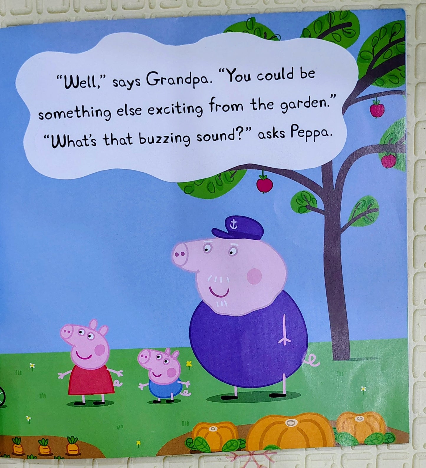 Peppa Pig: Tiny Creatures by Ladybird