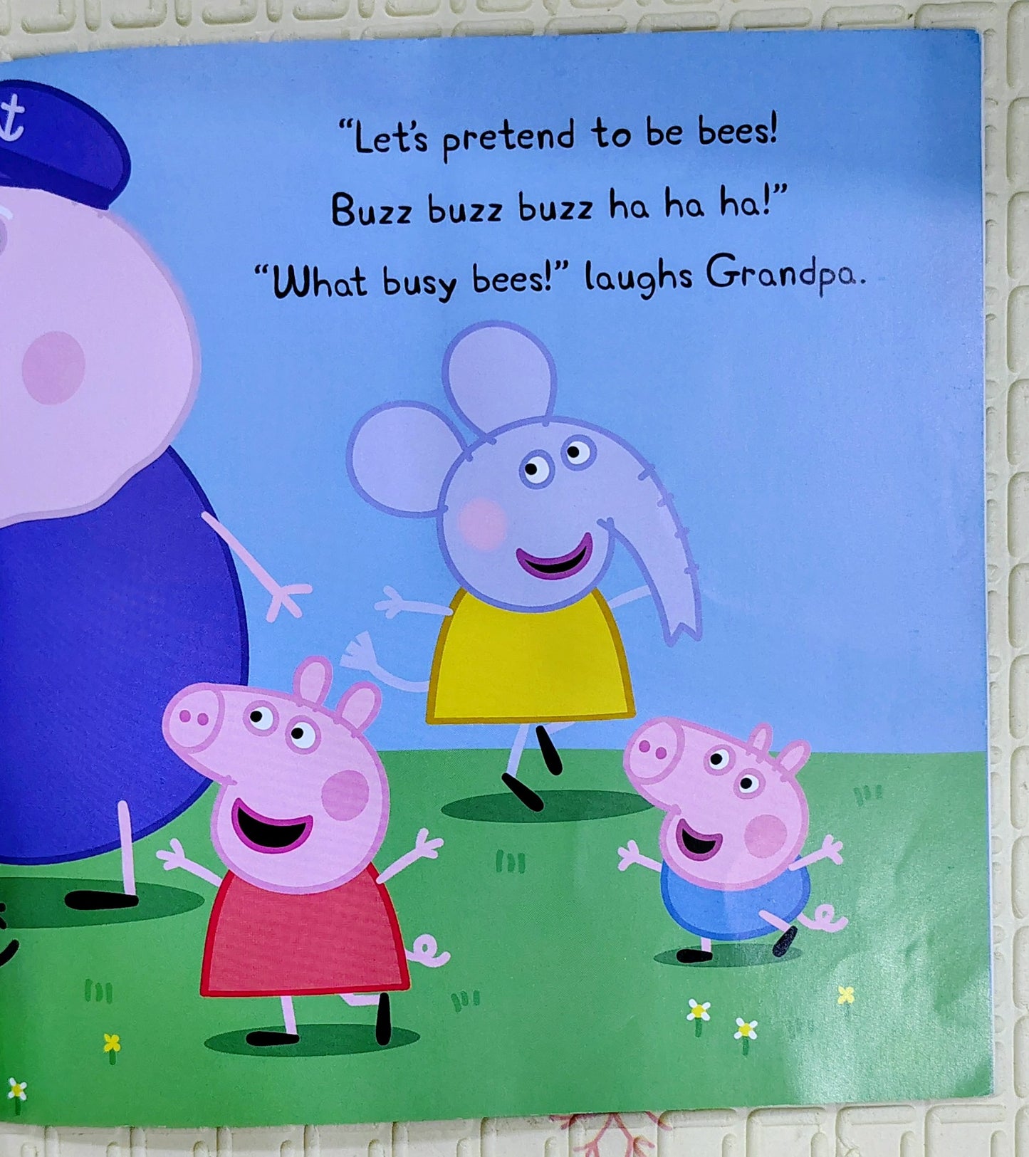 Peppa Pig: Tiny Creatures by Ladybird