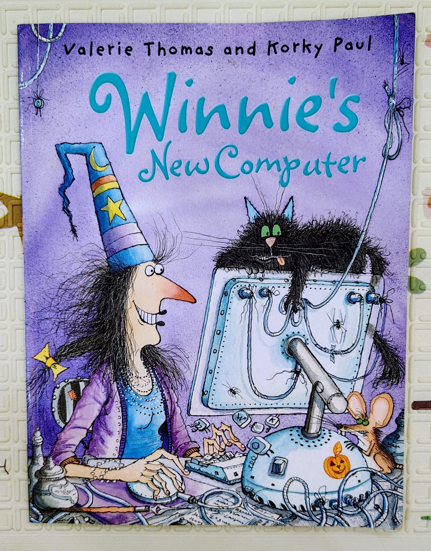 Winnie's New Computer by Valerie Thomas and Korky Paul | Oxford University Press