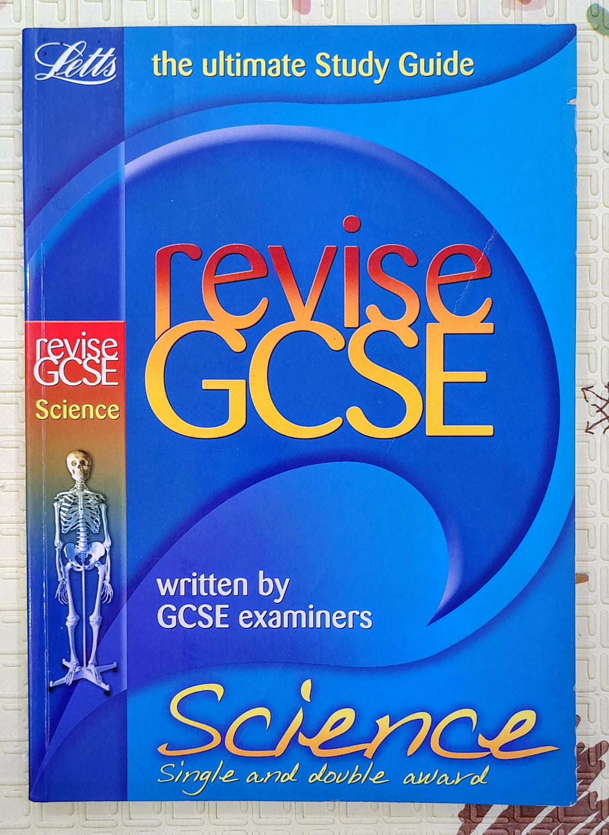 Revise GCSE Science by GCSE Examiners | Letts