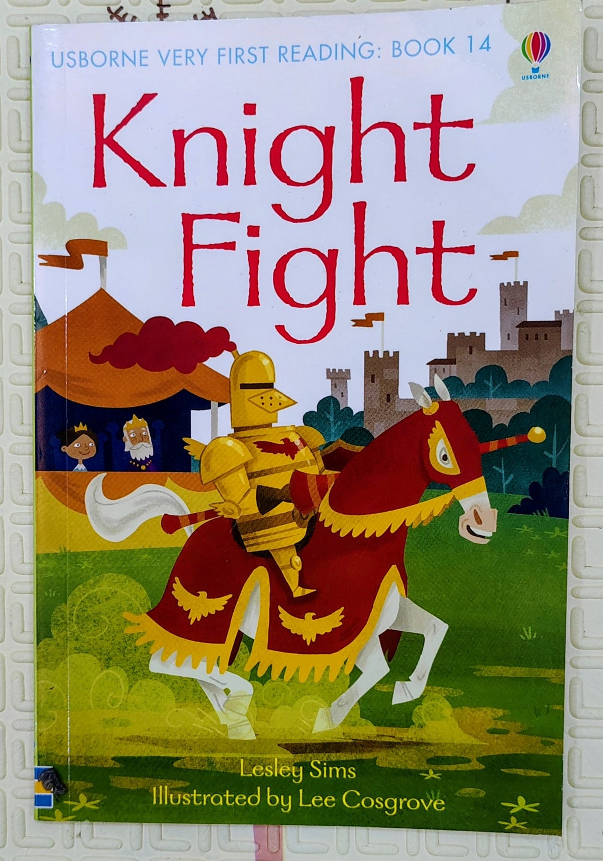 Knight Fight by Lesley Sims | Usborne First Reading