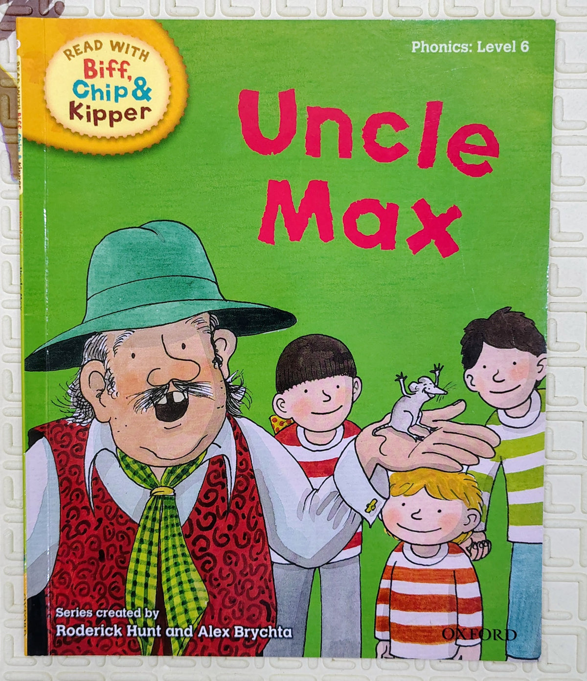 Uncle Max by Roderick Hunt and Alex Brychta | Phonics Level 6