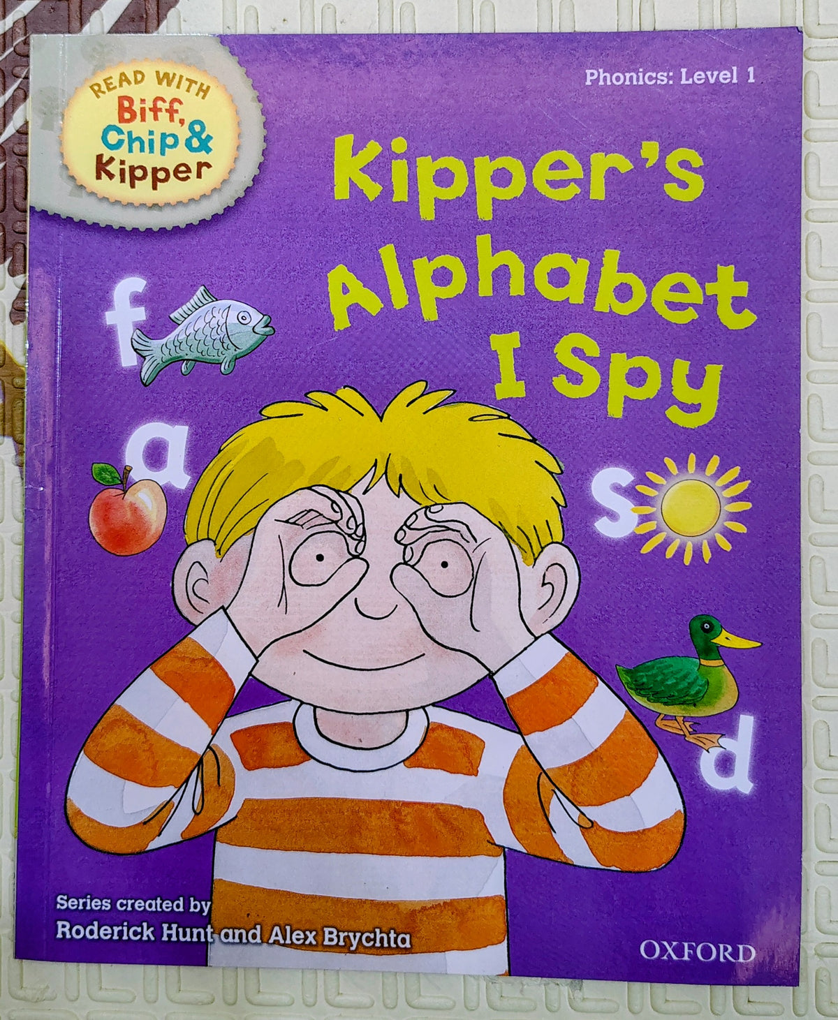 Kipper's Alphabet I Spy by Roderick Hunt and Alex Brychta | Oxford Level 1