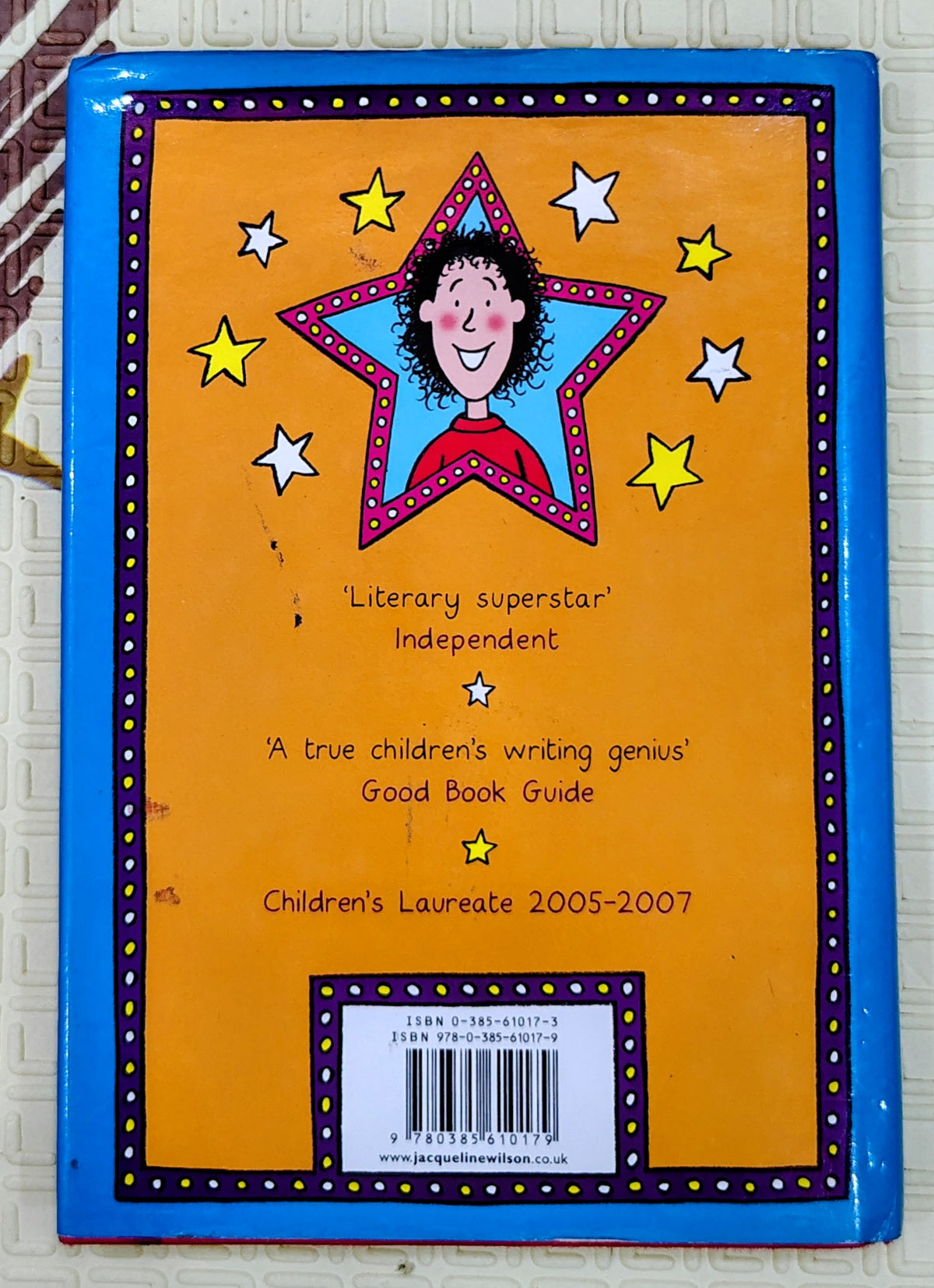 Starring Tracy Beaker by Jacqueline Wilson | Illustrated by Nick Sharratt