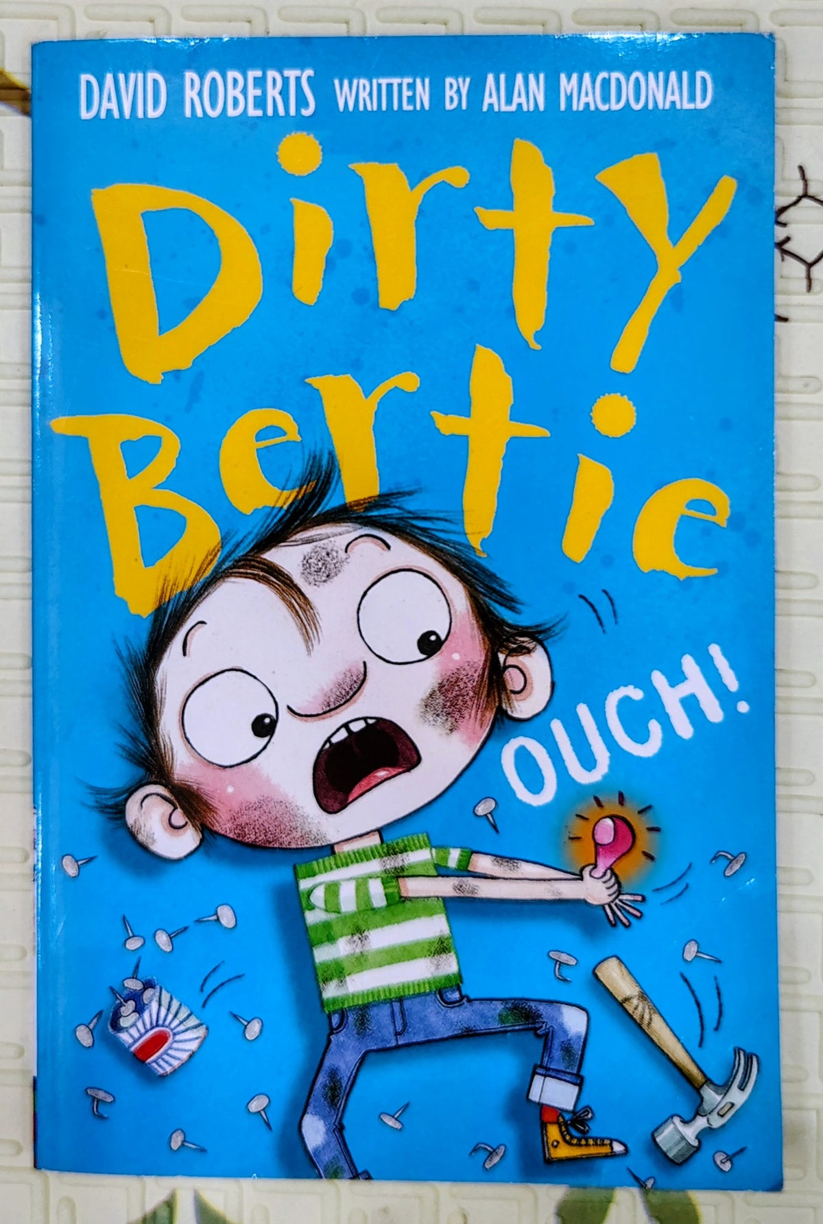 Dirty Bertie: Ouch! by Alan MacDonald | Humour