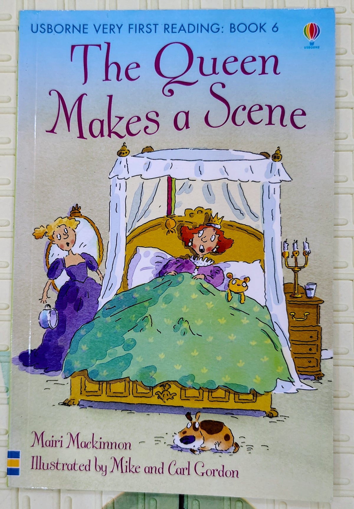 The Queen Makes a Scene by Usborne | Usborne Young Reading