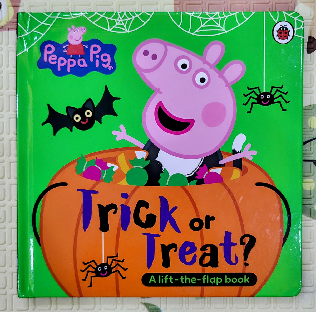 Peppa Pig Trick or Treat?: A lift-the-flap book | Ladybird | Halloween