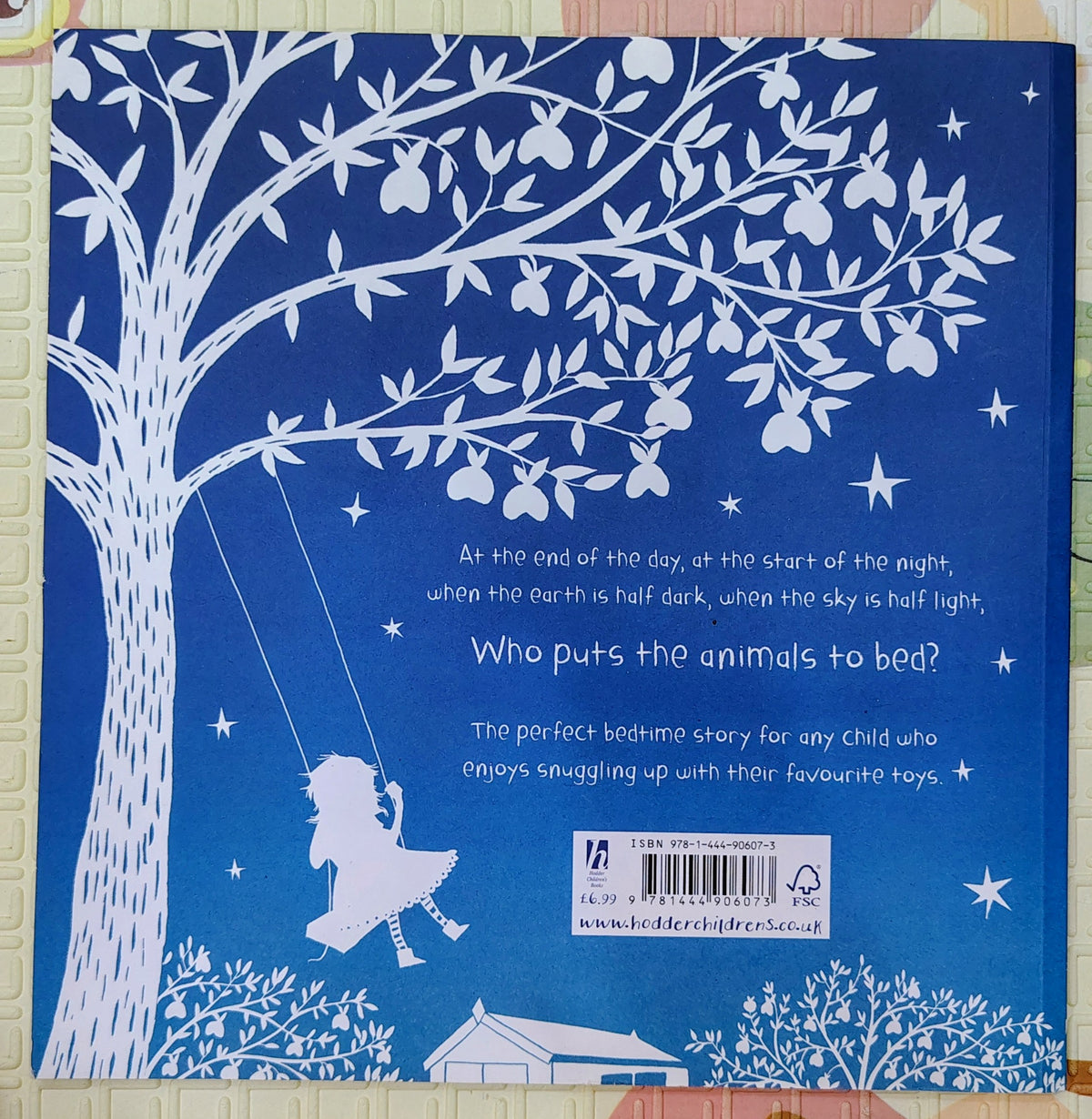 Who Puts the Animals to Bed? by Mij Kelly and Holly Clifton-Brown | Macmillan | Bedtime Story
