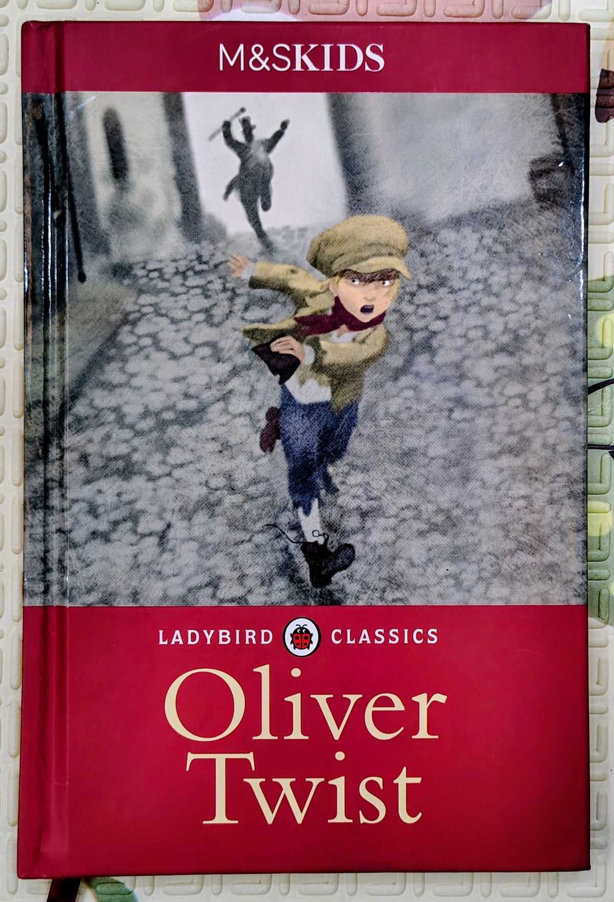 Oliver Twist by Charles Dickens | Ladybird Classics