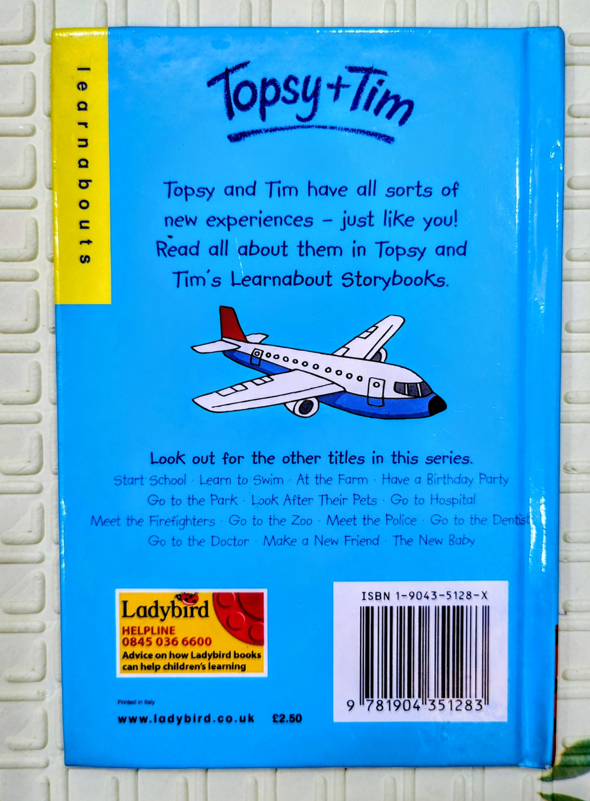 Topsy and Tim Go on an Aeroplane by Jean and Gareth Adamson | Ladybird