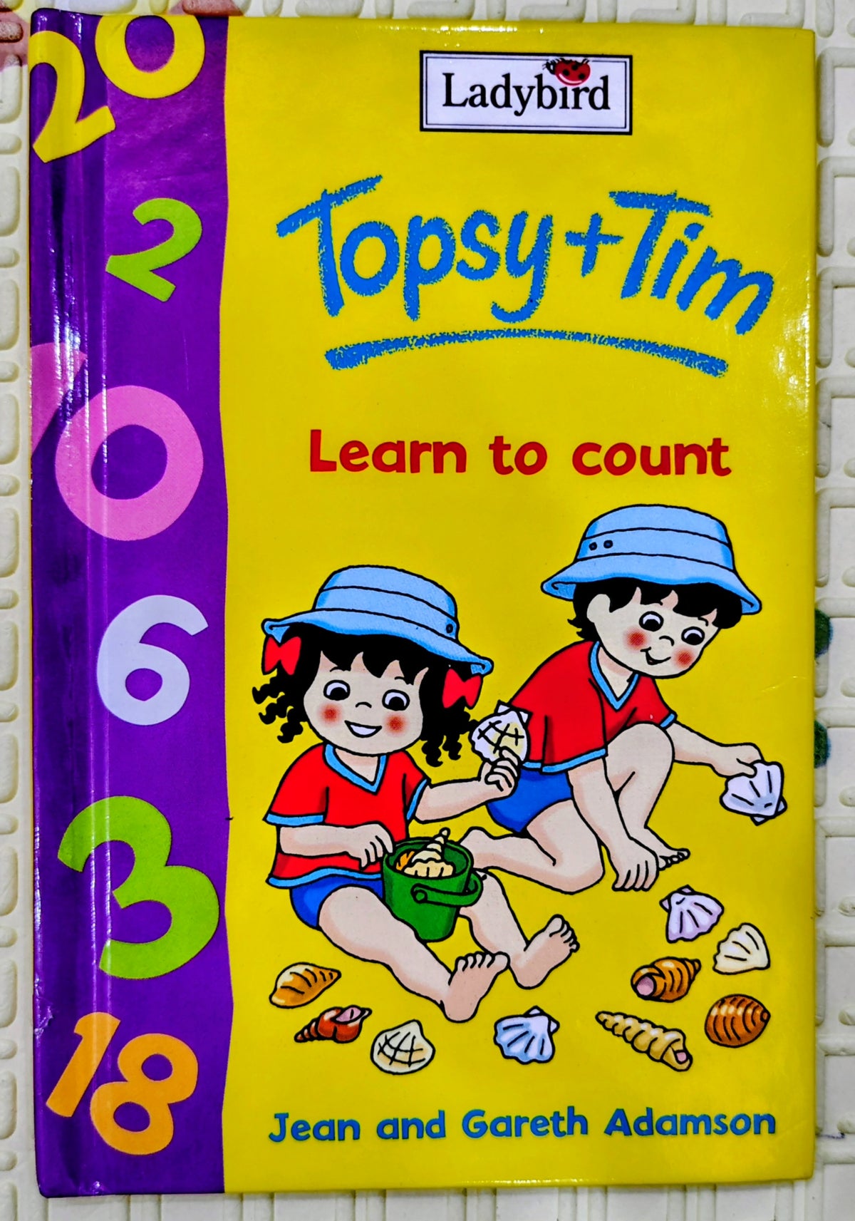 Topsy + Tim Learn to Count by Jean and Gareth Adamson | Ladybird