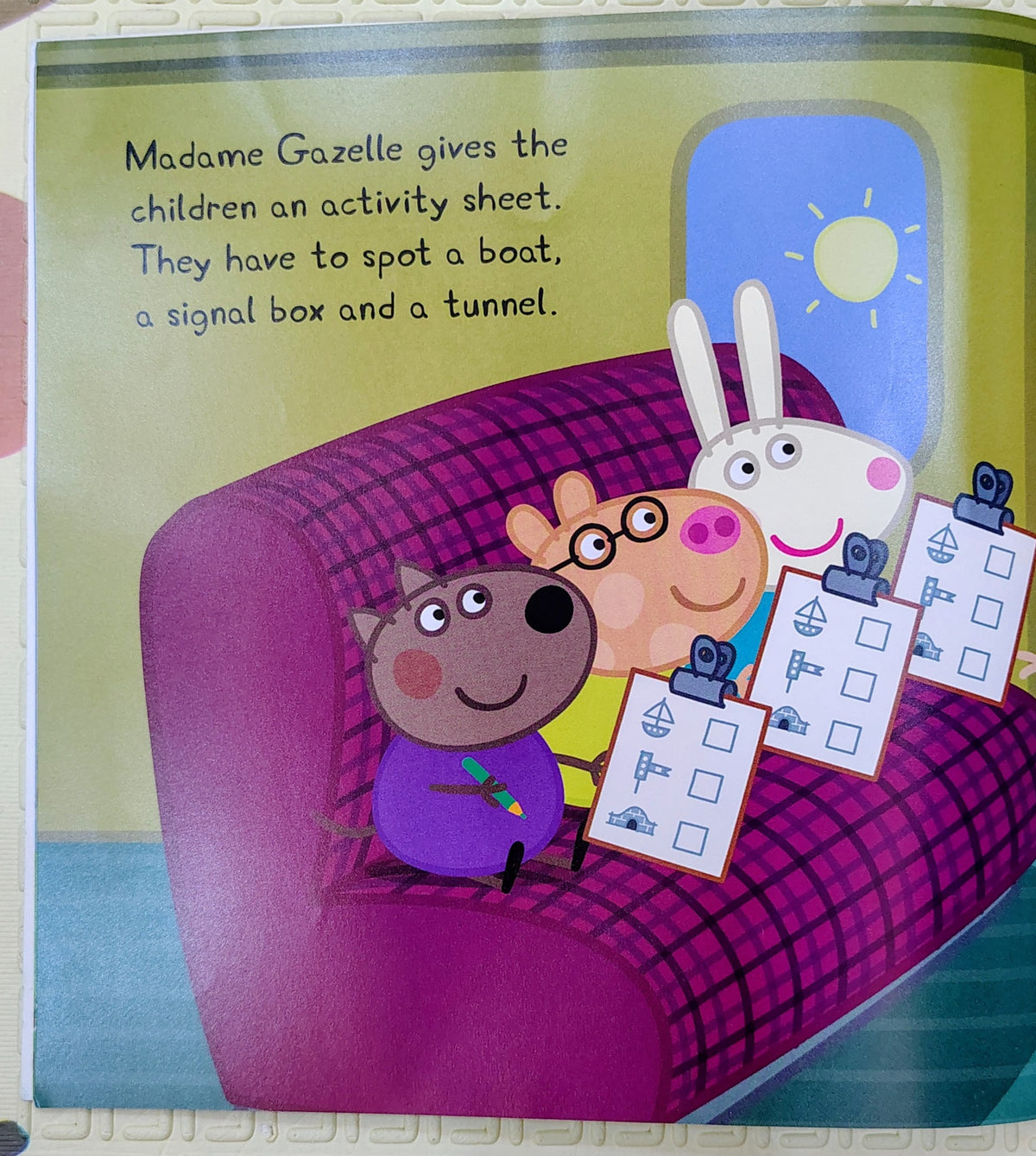 Peppa Pig: The Train Ride by Ladybird