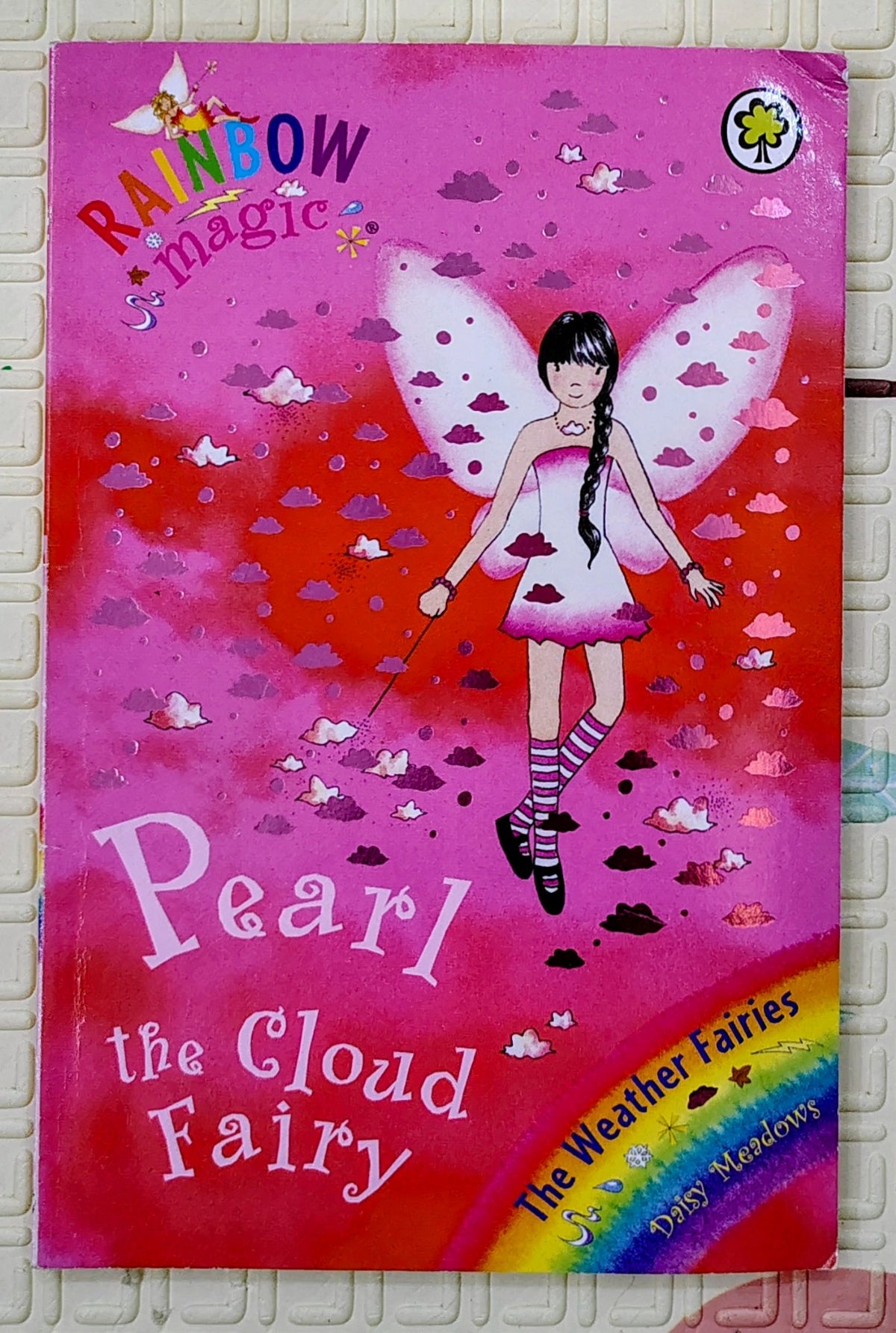 Pearl the Cloud Fairy by Daisy Meadows | Orchard Books