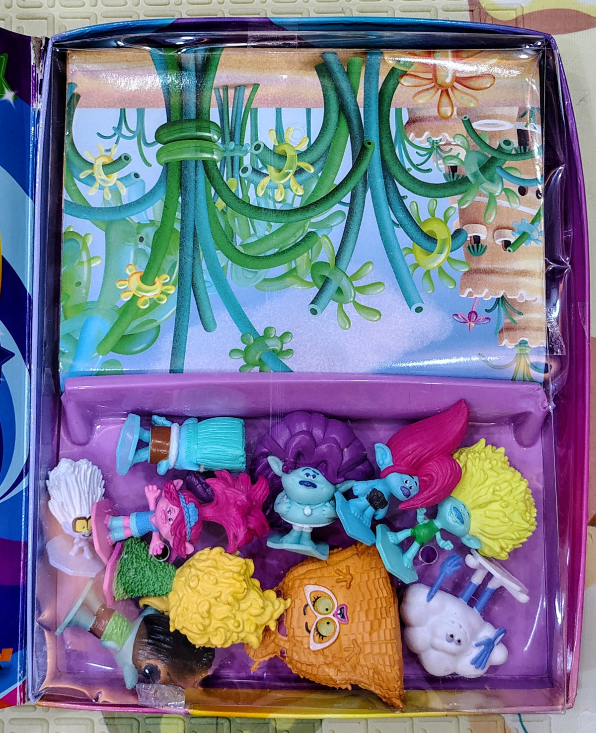 Trolls Band Together My Busy Books by DreamWorks | Story and 10 Mini Figurines