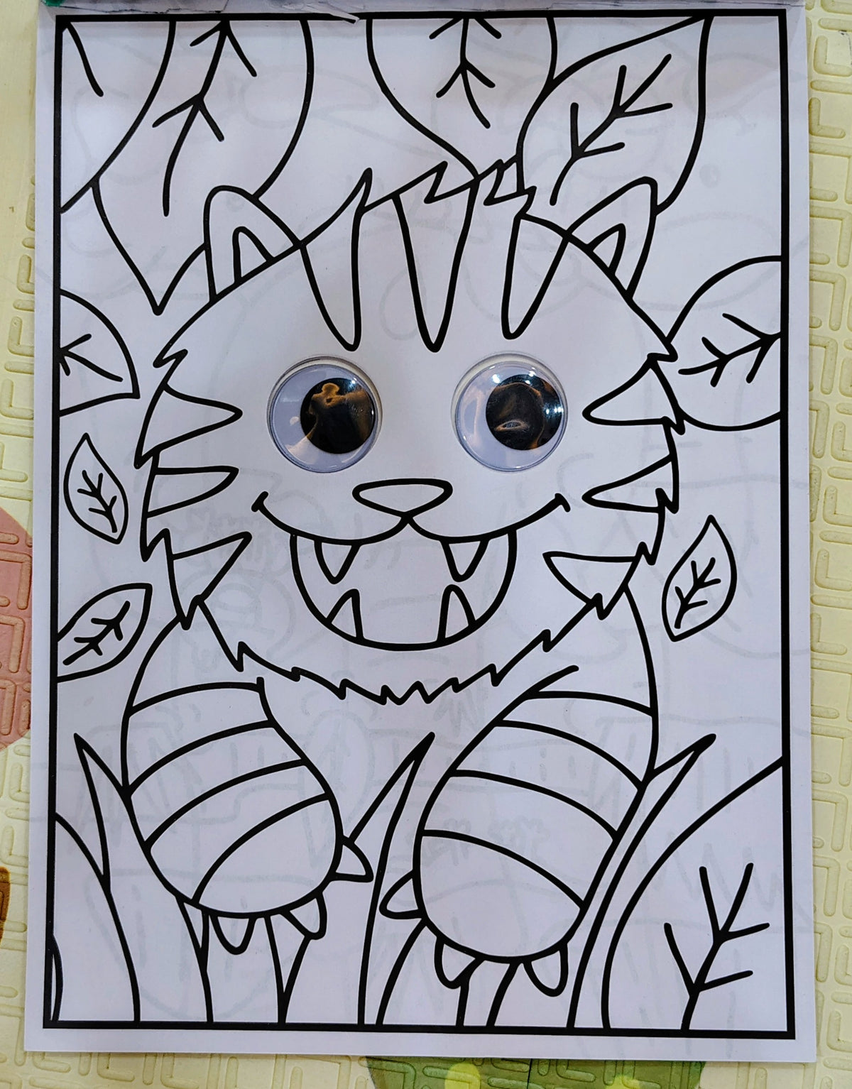 Jungle Colouring | 30 pages of colouring with Wobbly eyes | IglooBooks