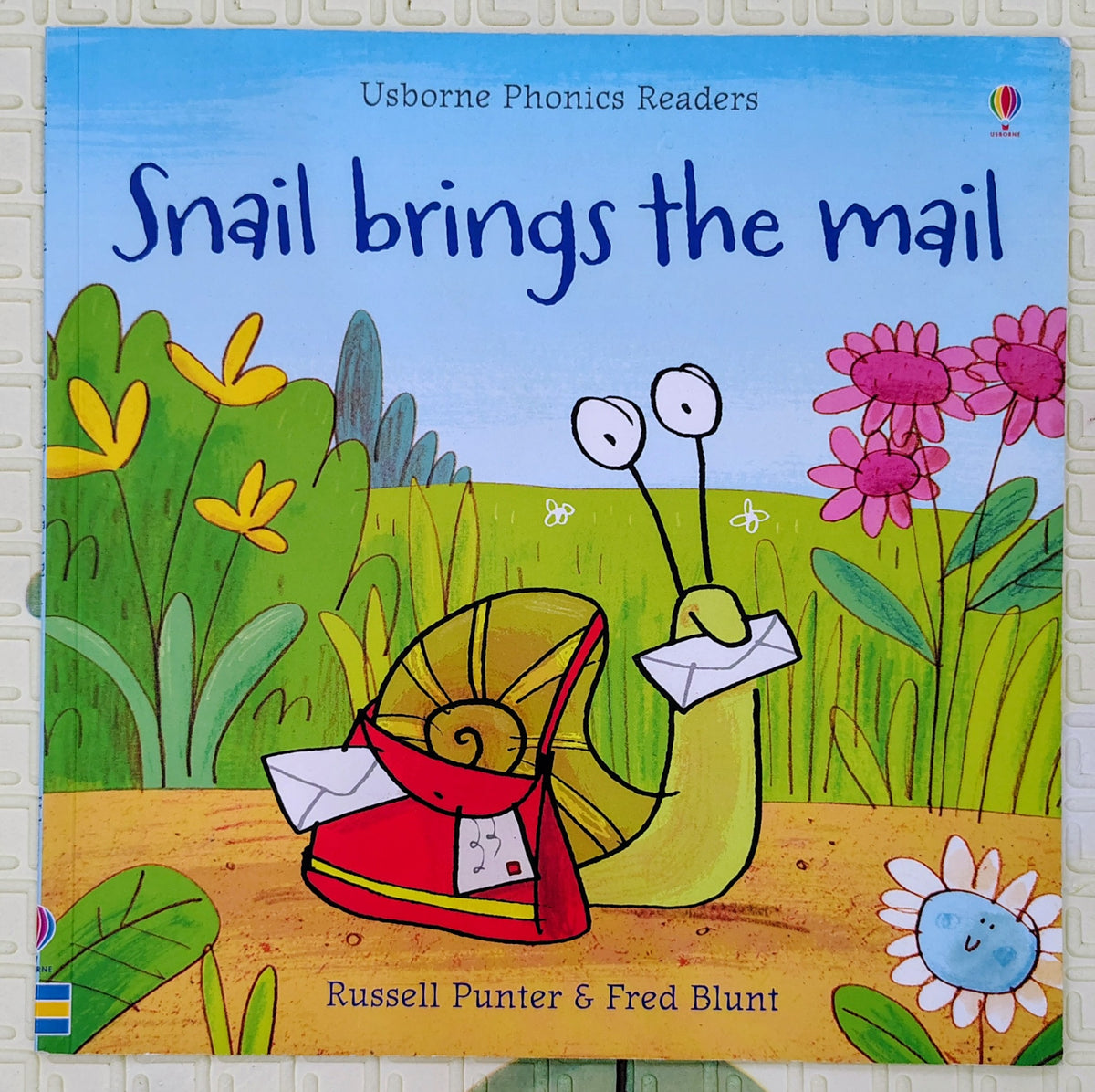 Snail Brings the Mail by Russell Punter | Usborne Phonics Readers