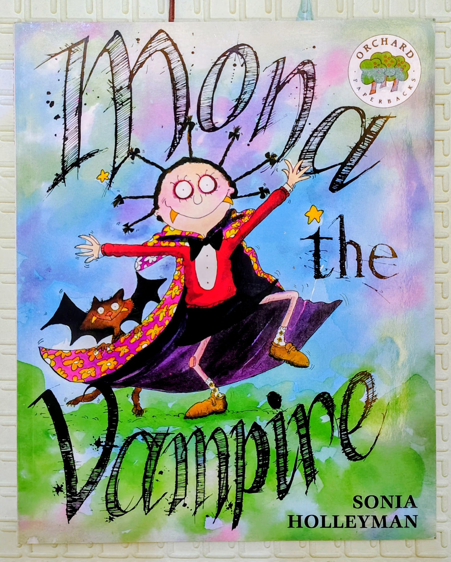 Mona the Vampire – Sonia Holleyman