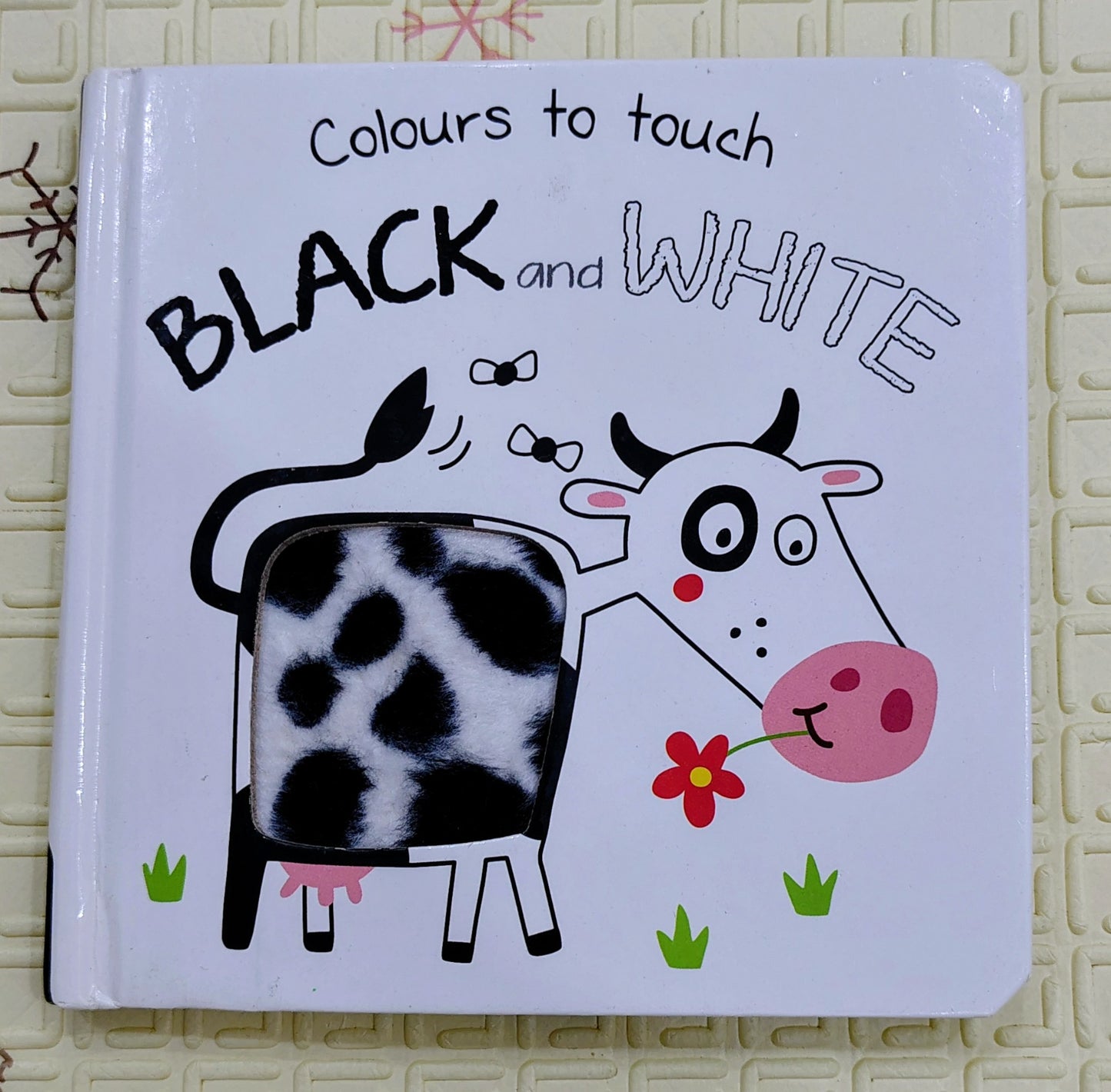 Colours to touch- Black and White| Sensory book for Babies
